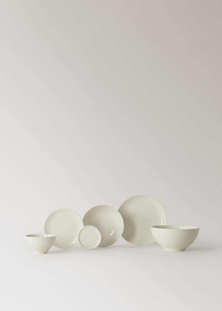 Stoneware serving dish with spots — Off White