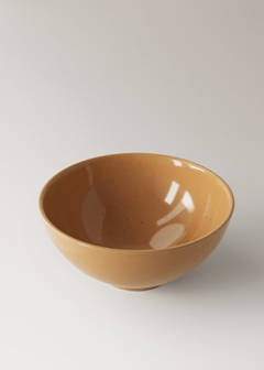 Stoneware serving dish with spots — Leather 2