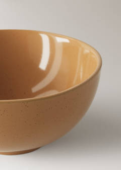 Stoneware serving dish with spots — Leather 3