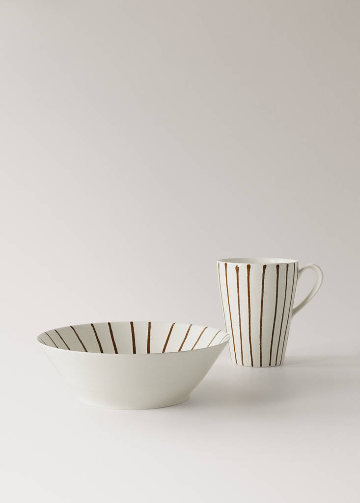 Painted stoneware bowl — Brown