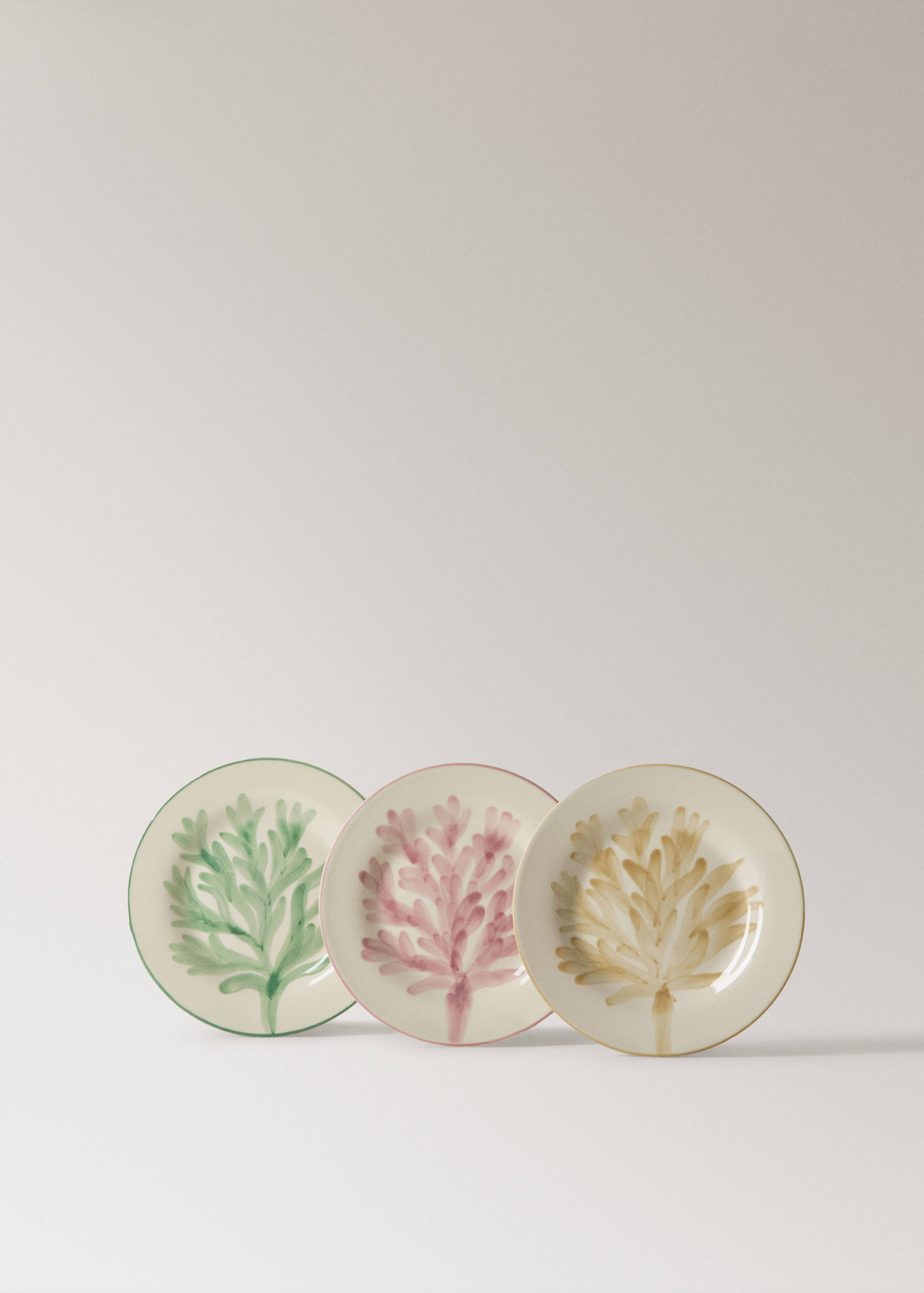 Stoneware dessert plate with floral design - Details of the article 3