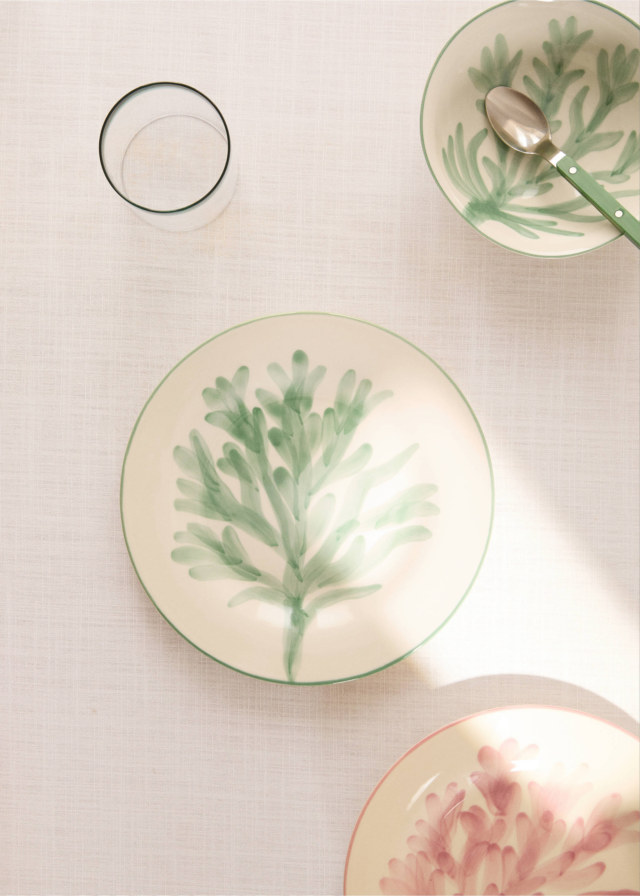 Stoneware dessert plate with floral design - General plane, Pastel Green. Ref: 27081533-00.