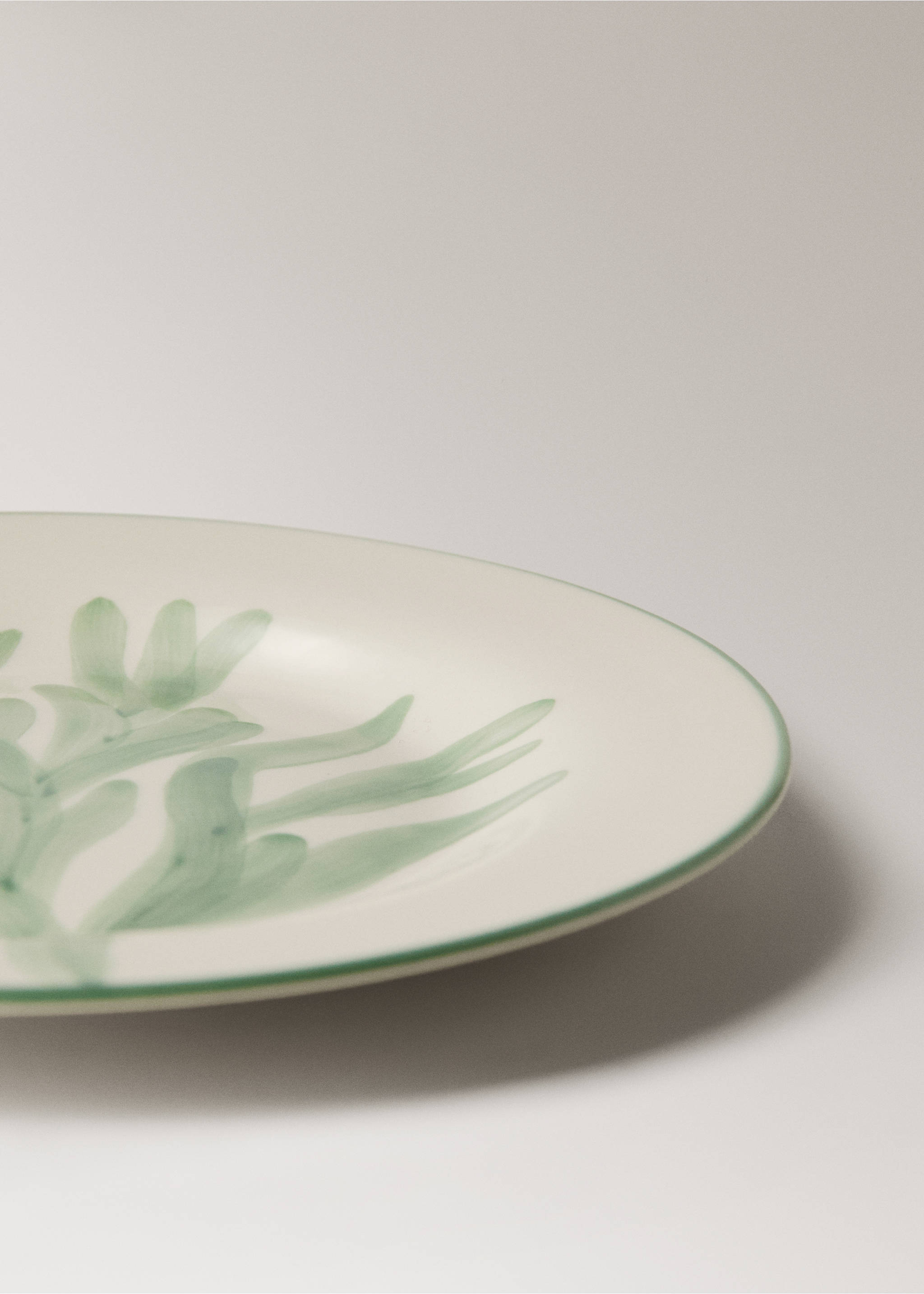 Stoneware dessert plate with floral design - Details of the article 2, Pastel Green. Ref: 27081533-00.