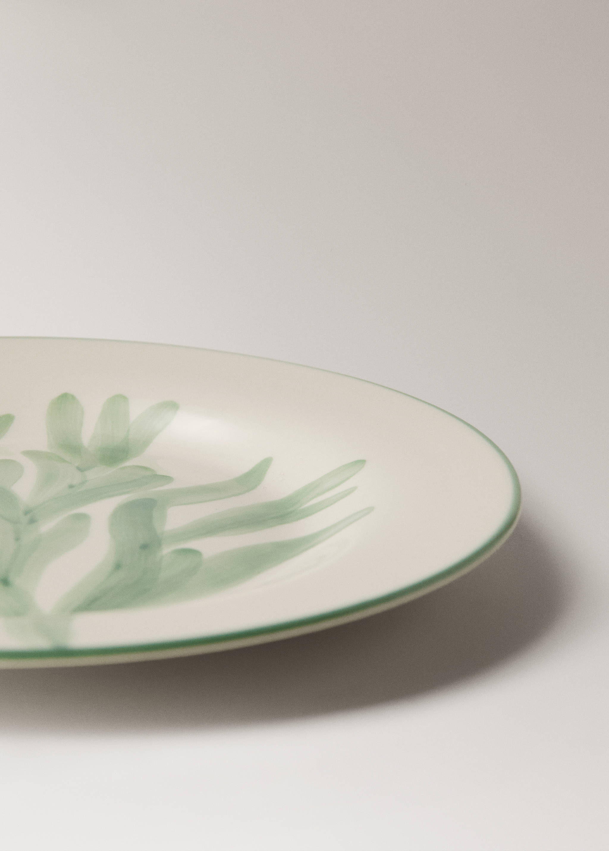 Stoneware dessert plate with floral design - Details of the article 2