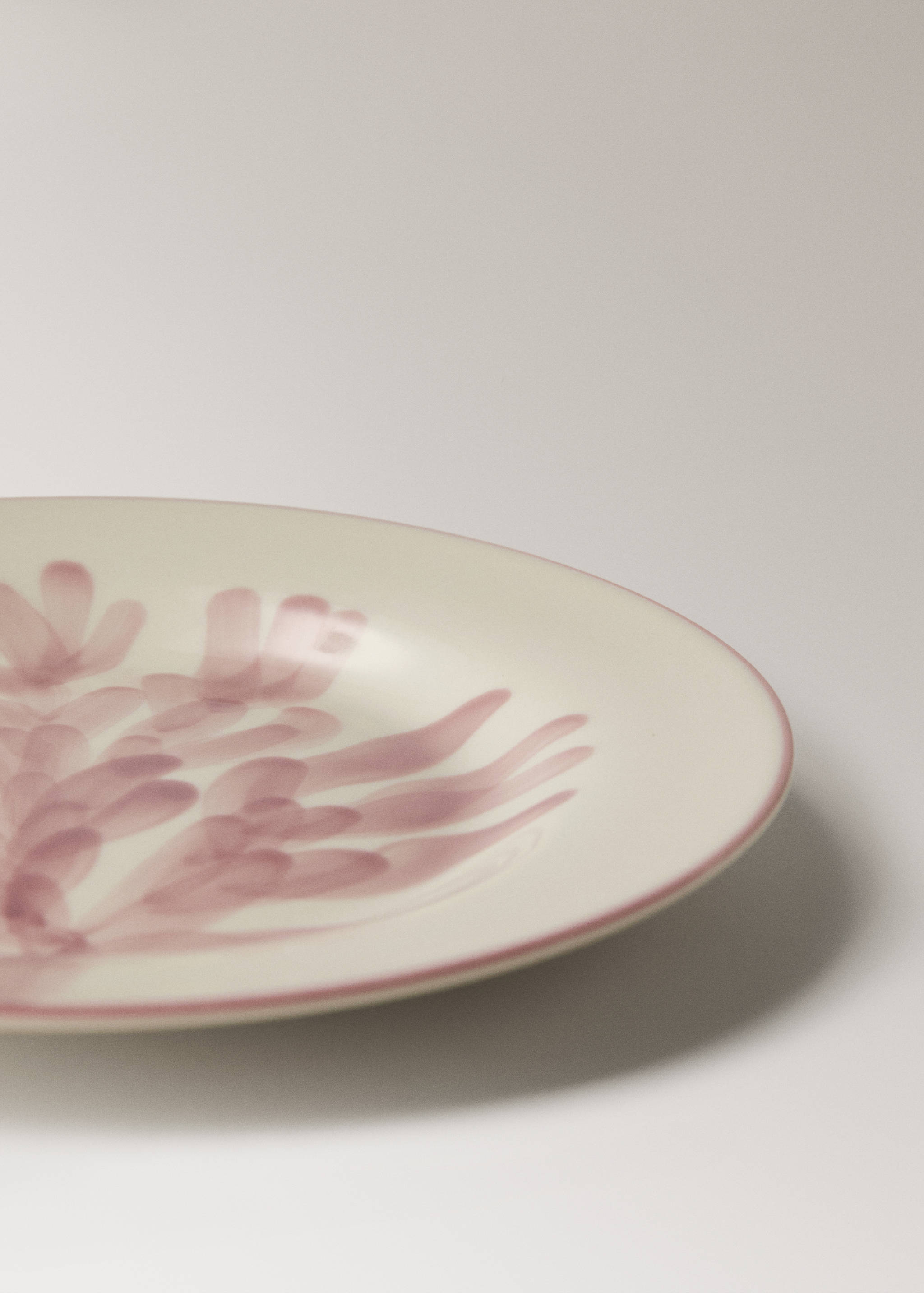 Stoneware dessert plate with floral design - Details of the article 2
