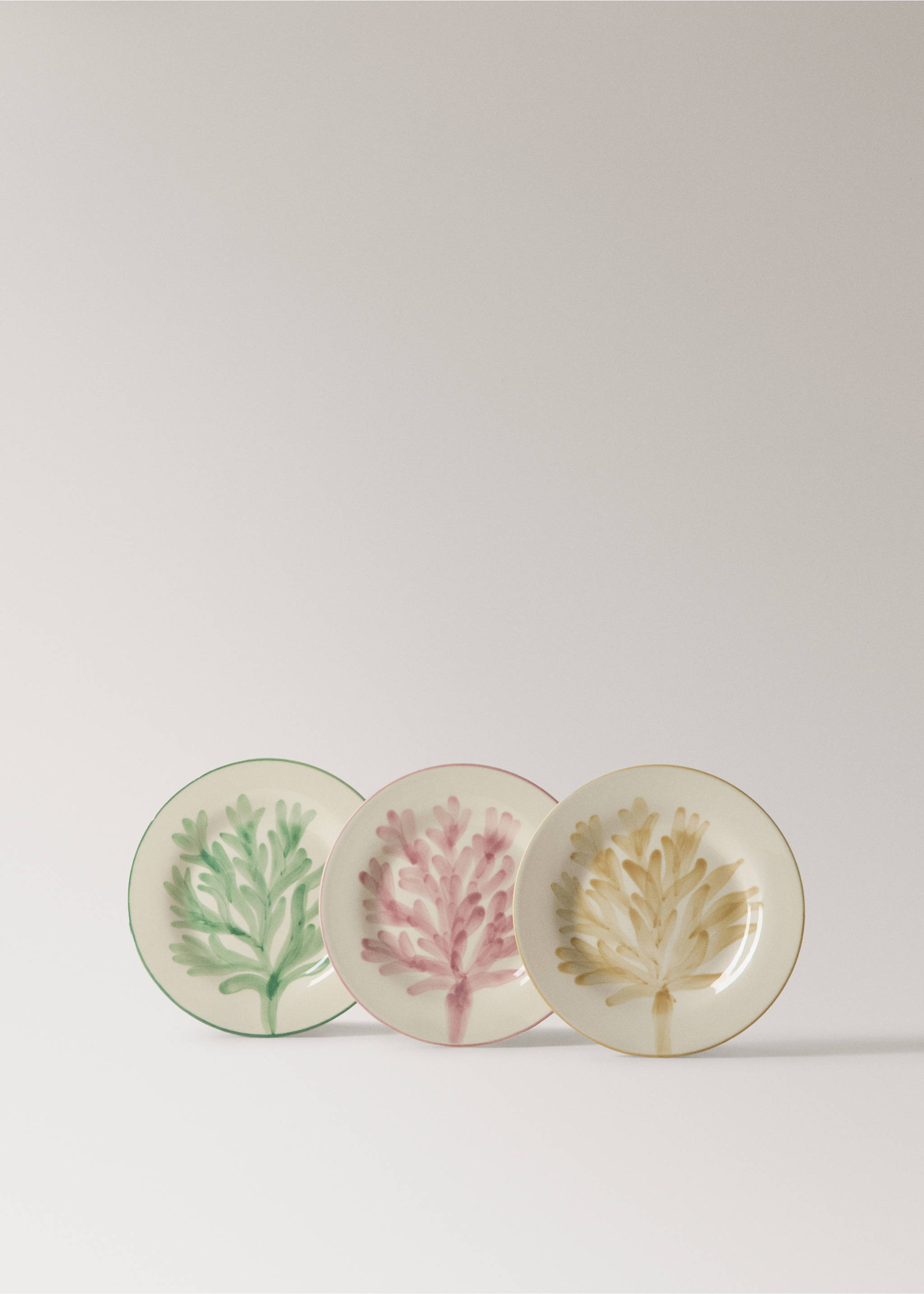 Stoneware dessert plate with floral design - Details of the article 3, Light/Pastel Purple. Ref: 27081533-00.