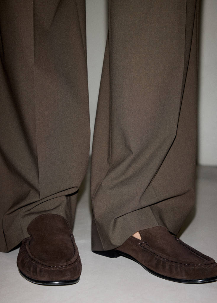 Gathered suede loafer — Chocolate