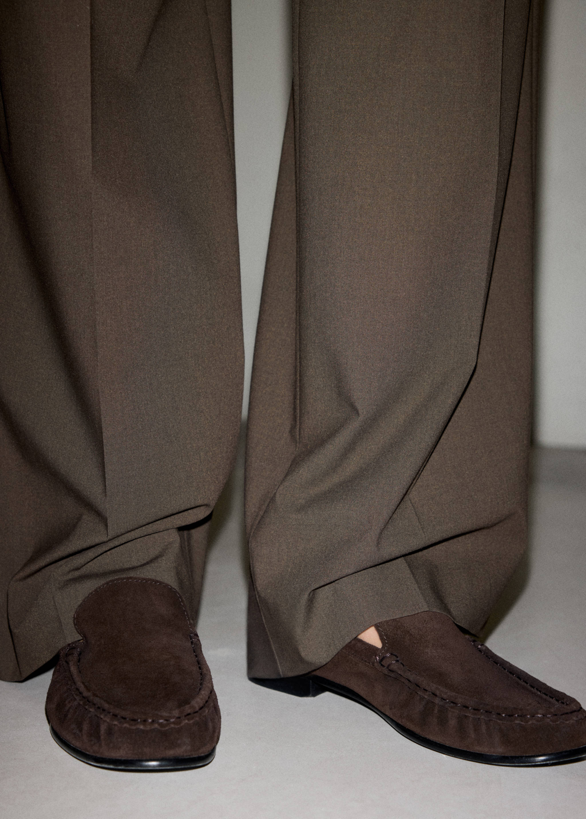 Gathered suede moccasins - General plane