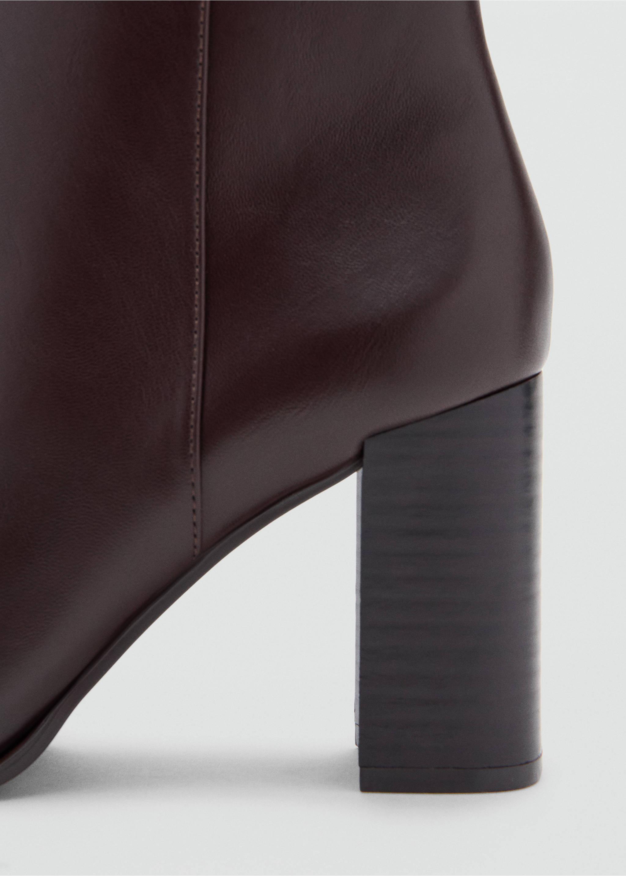 Bottines pointues talon bloc - Détail de l'article 1, Chocolat. Ref: 27082005-00.