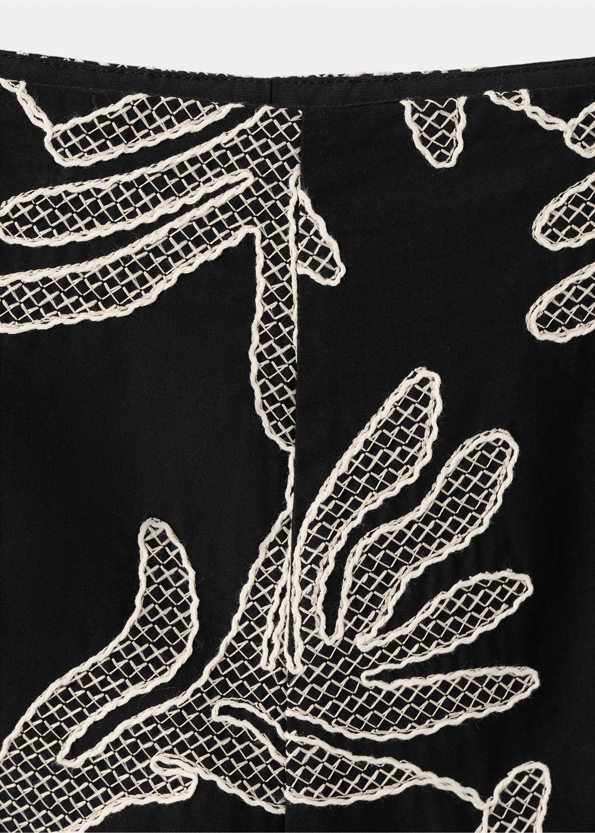 Хлопковые шорты с вышивкой - Деталь изделия 0, Черный. Ref: 27082538-00.