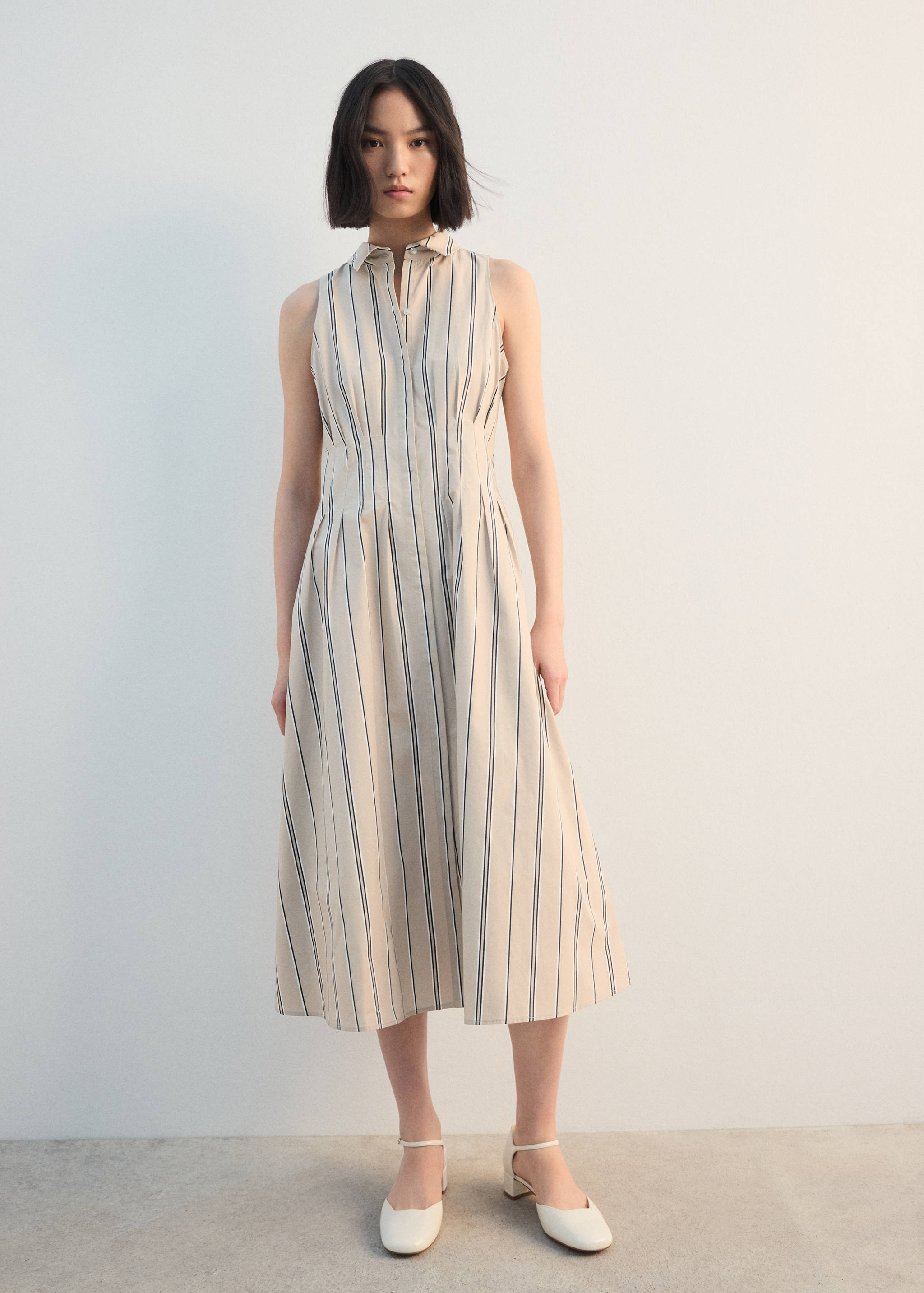 Vestido camiseiro evasê - Plano geral