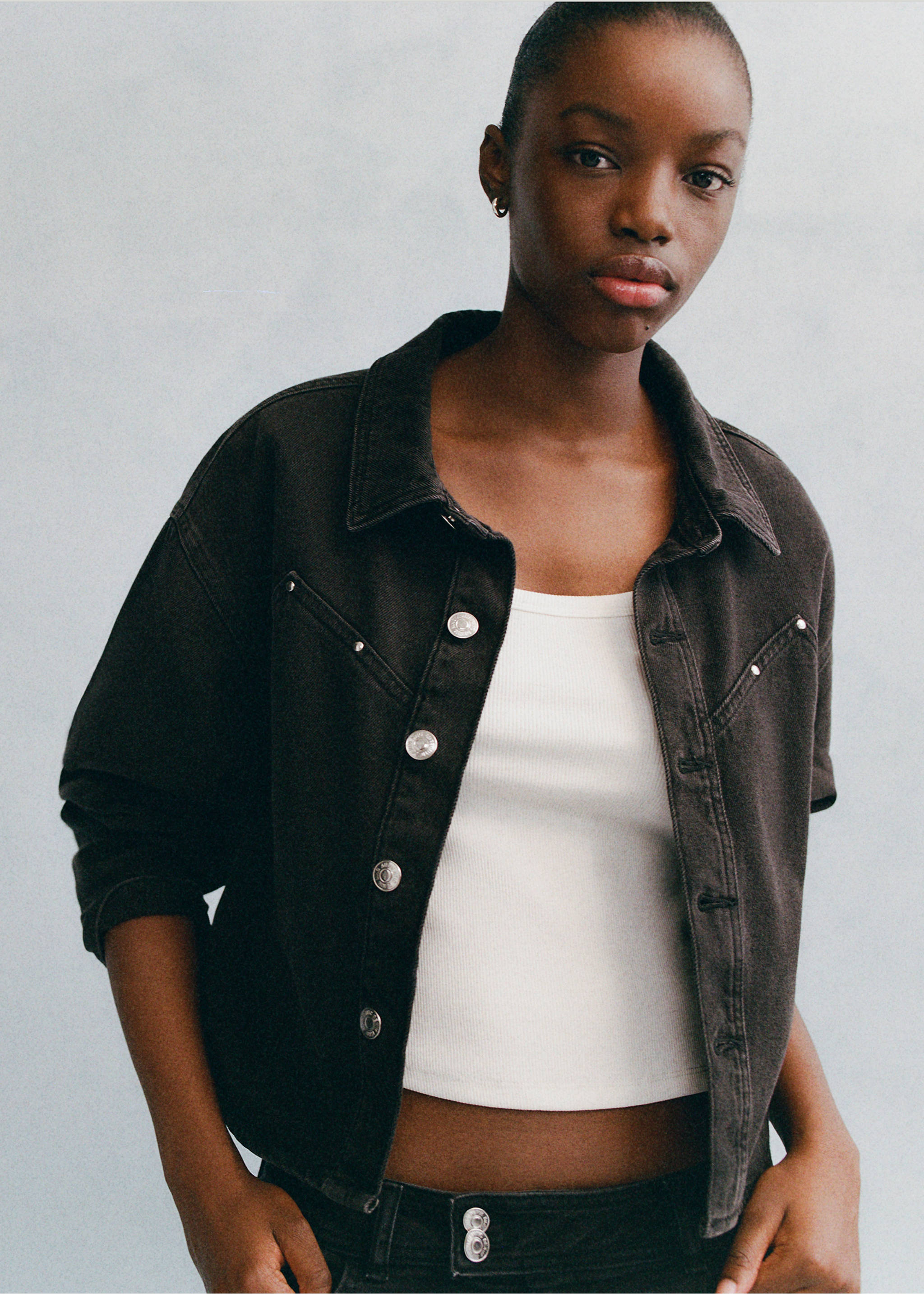 Jeansskjorta nitar - Detaljer om artikeln 7, Black denim. Ref: 27082543-00.
