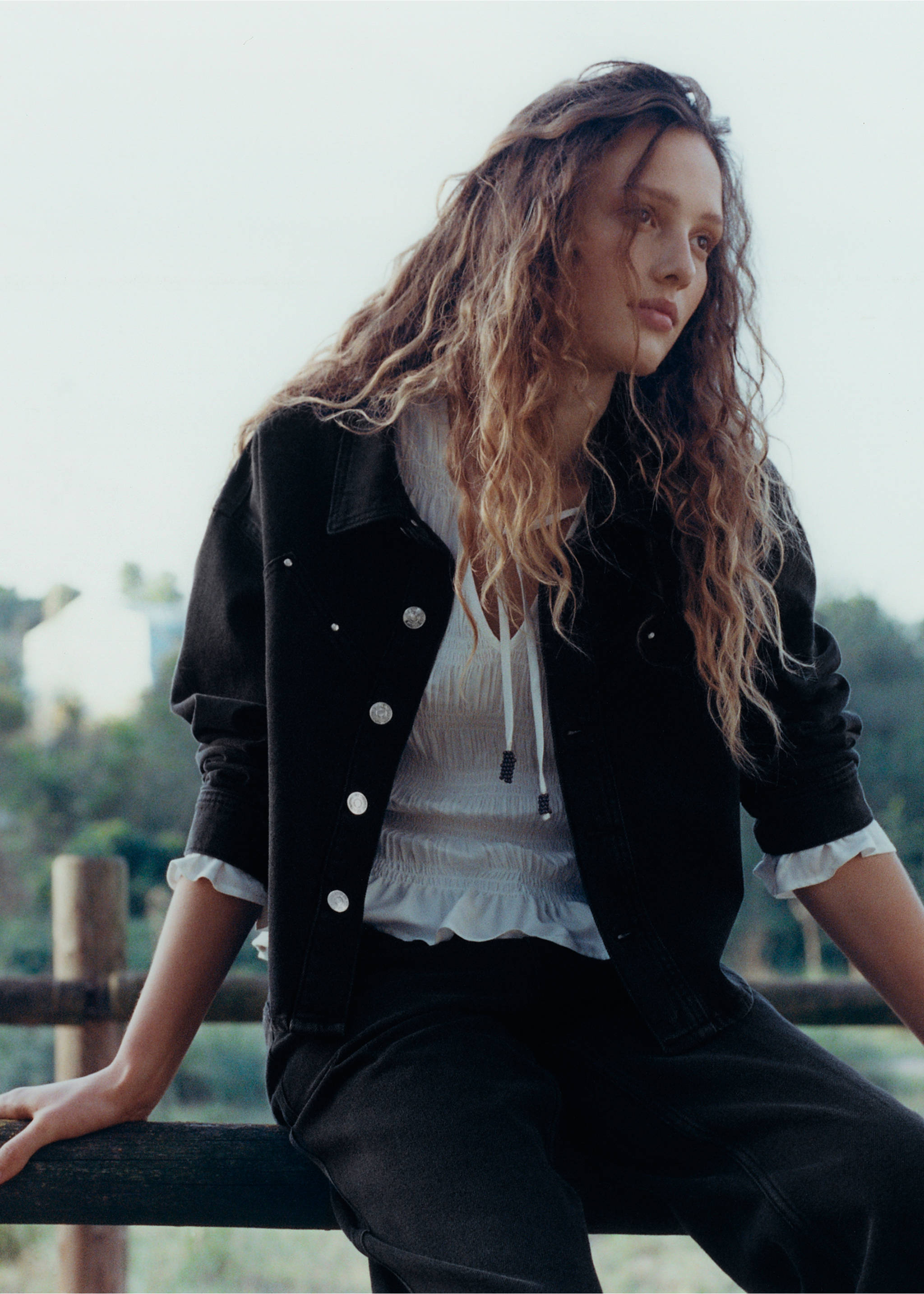 Jeansskjorta nitar - Detaljer om artikeln 5, Black denim. Ref: 27082543-00.