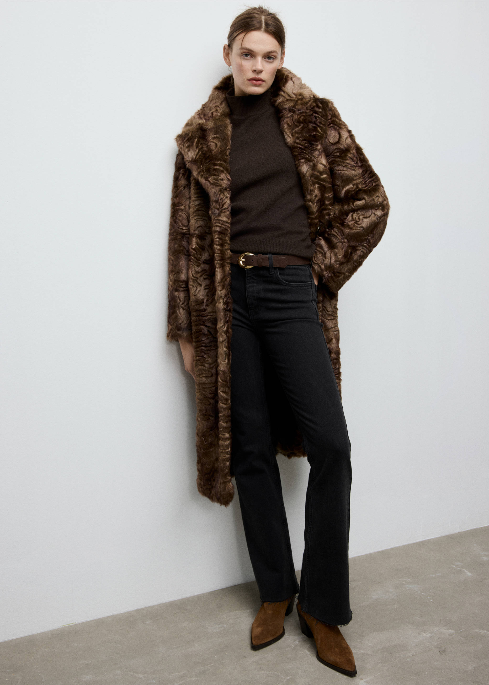 Botín serraje punta paneles - Detalle del artículo 9, Marrón tabaco. Ref: 27082549-00.