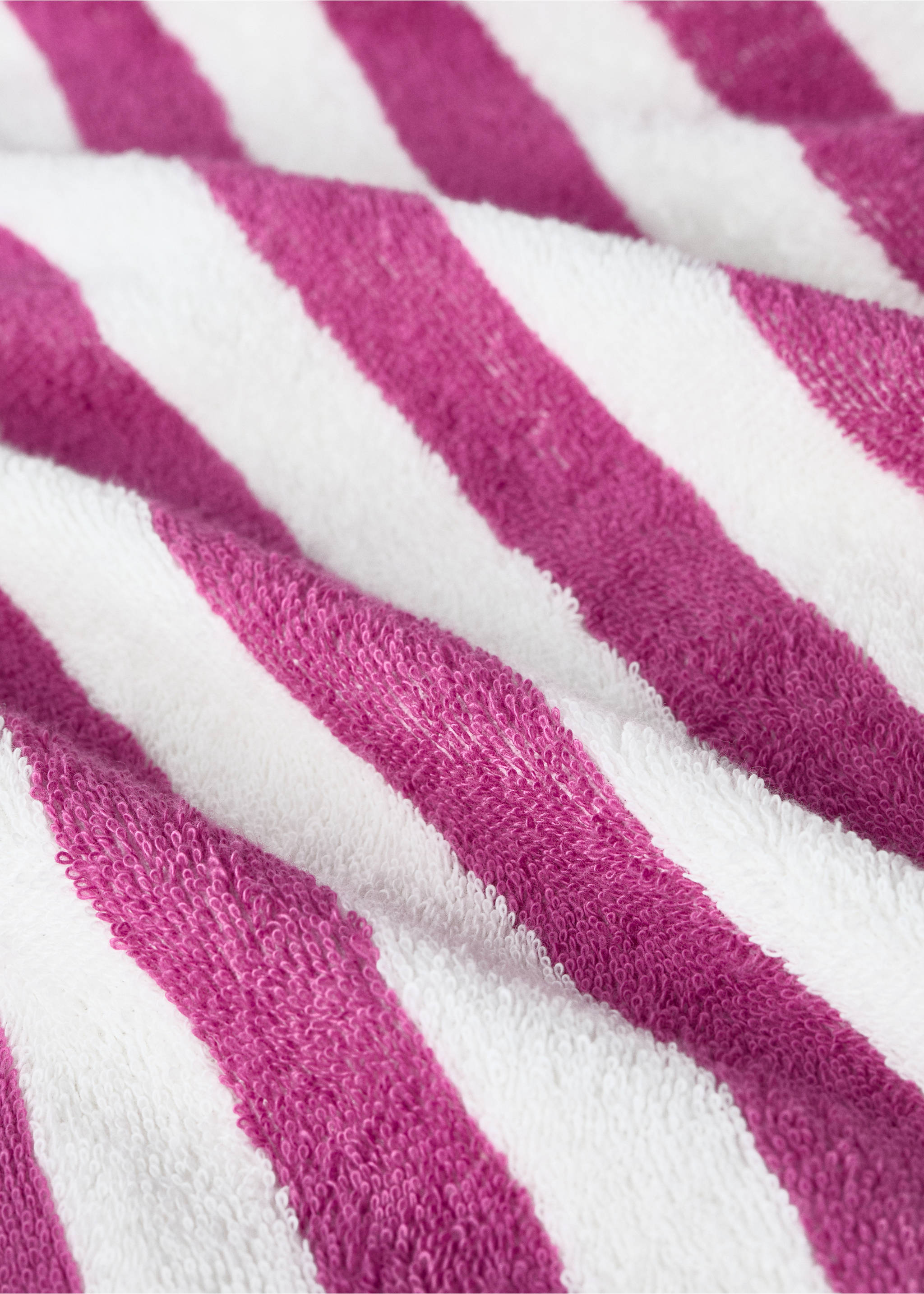 Tovallola platja cotó a ratlles - Detall de l'article 1, Fúcsia. Ref: 27082554-00.