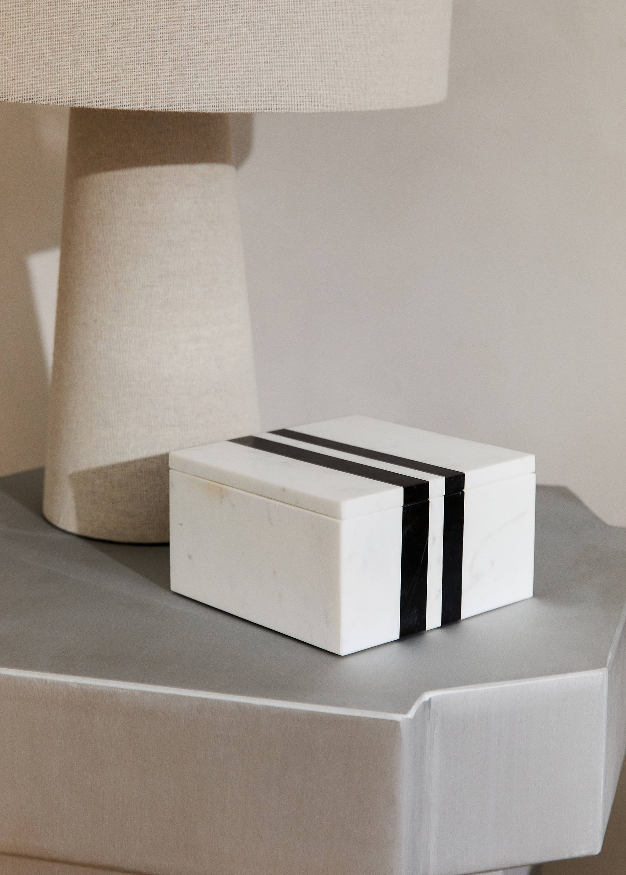 cutie marmură dungi - Plan general