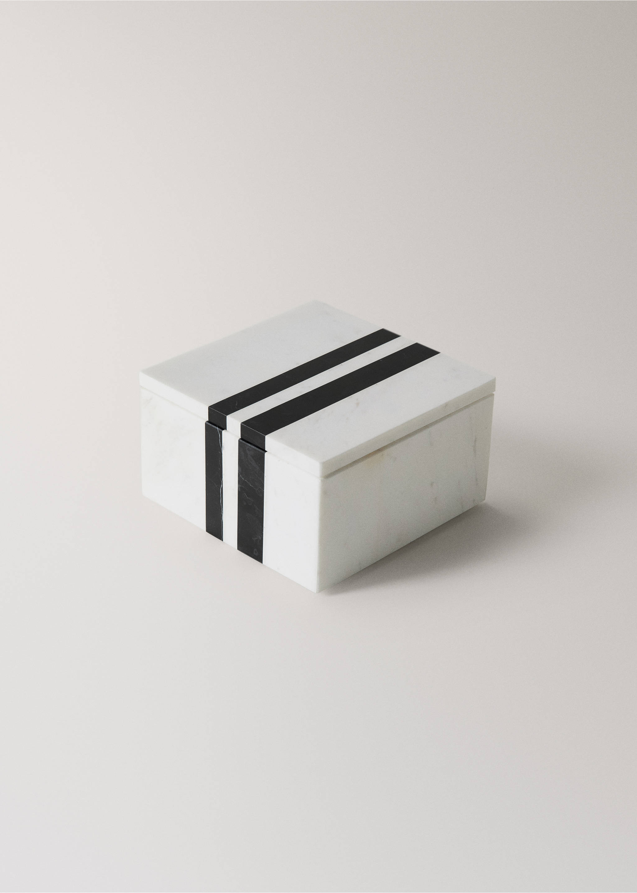 boîte en marbre rayée - Détail de l'article 1, Blanc. Ref: 27082894-00.