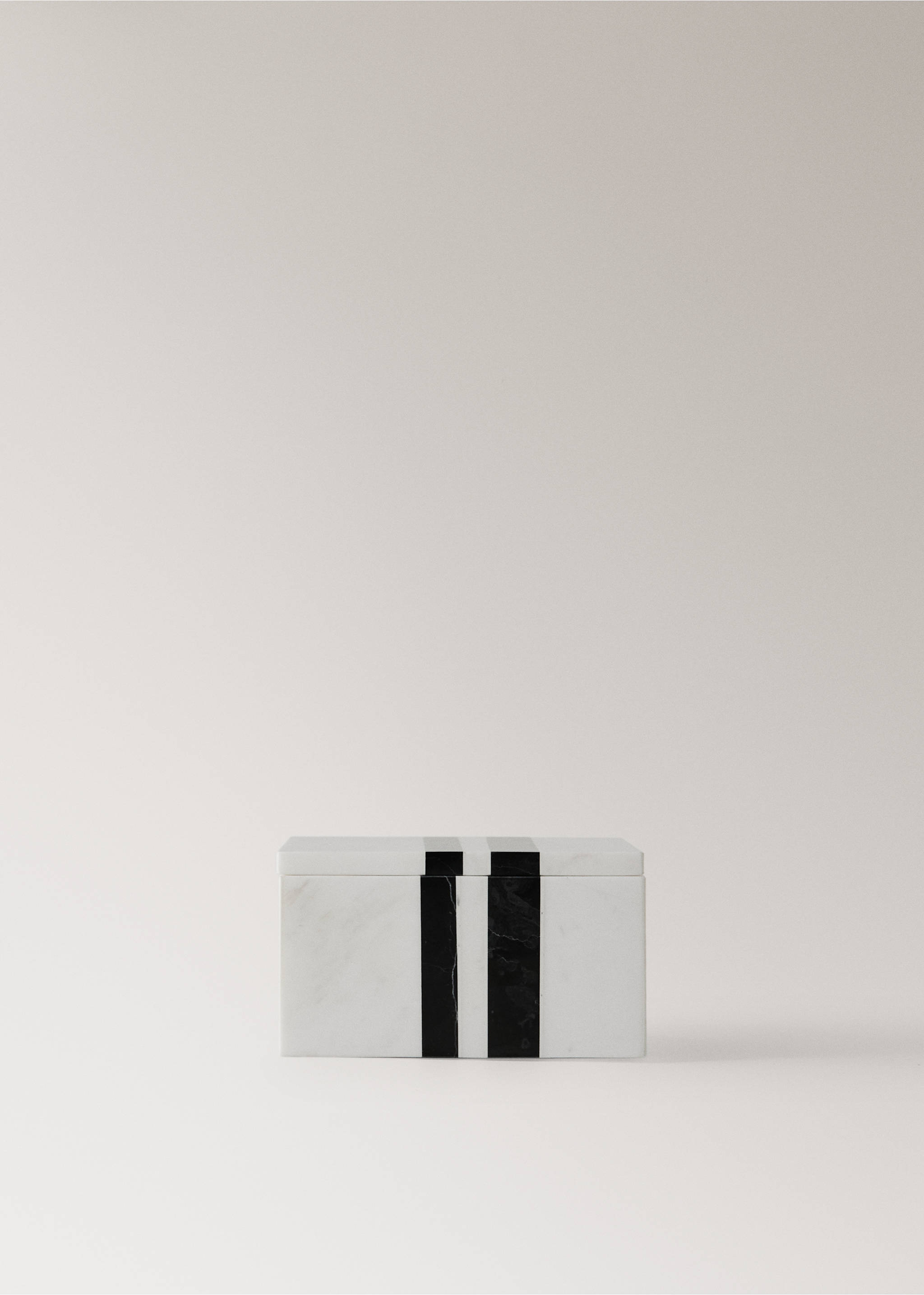 Marble stripe box - Article without model, White. Ref: 27082894-00.
