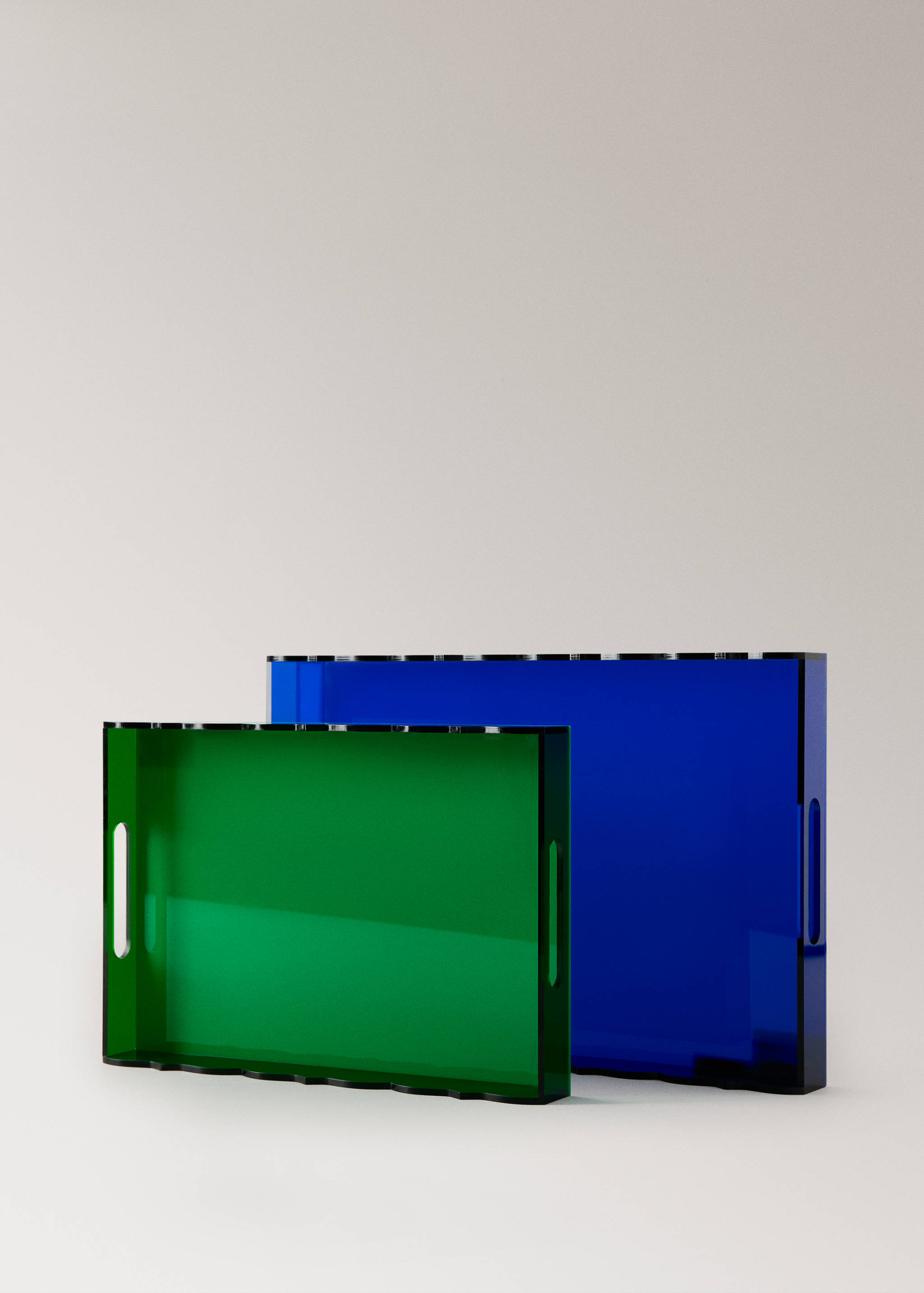 Veliki valoviti pladanj od akrila u boji - Detalji artikla 3