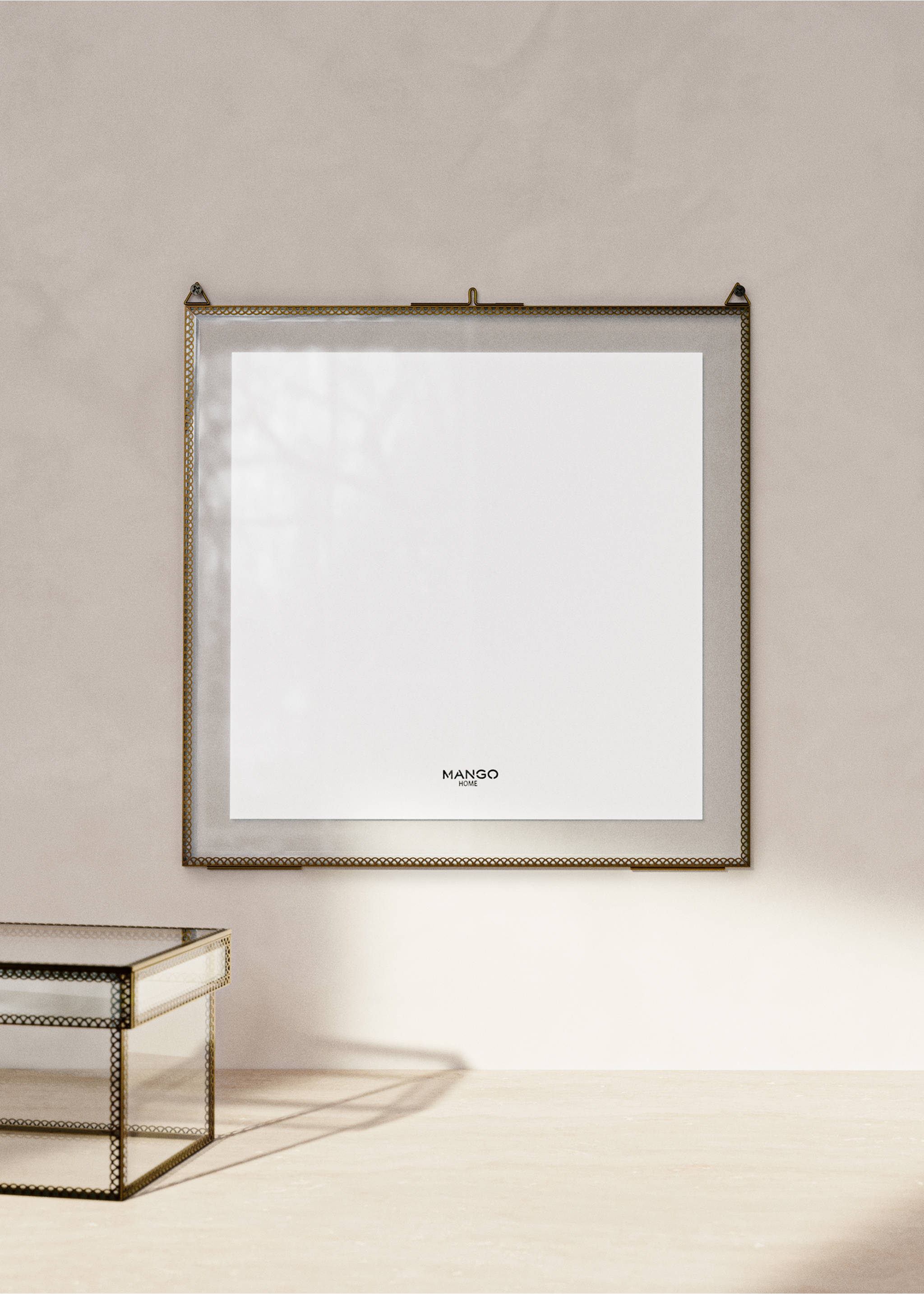 Moldura quadrada de metal tamanho grande - Plano geral, Ouro. Ref: 27082899-00.