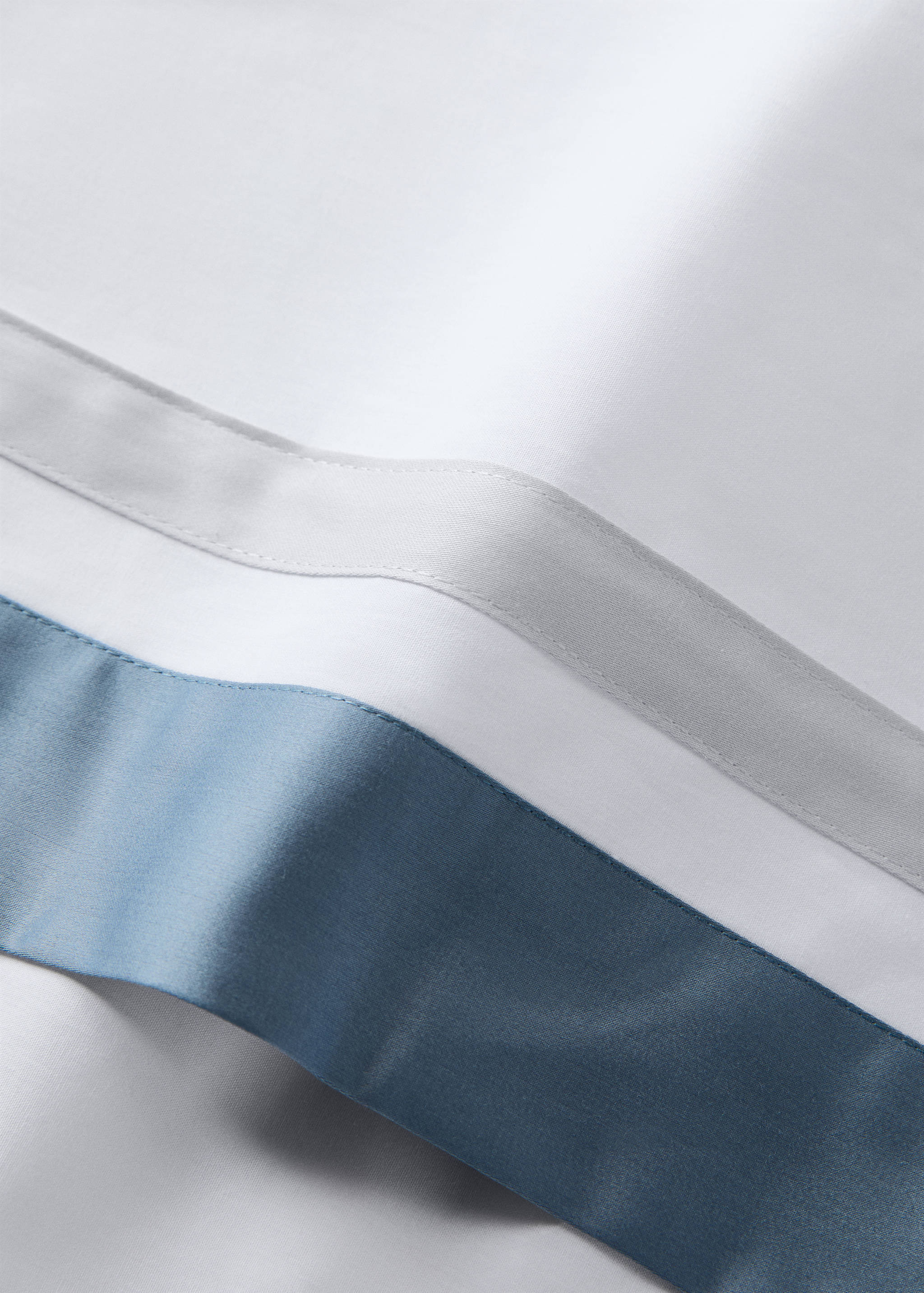 Top sheet with contrast satin ribbon for a 90 cm bed - Details of the article 2