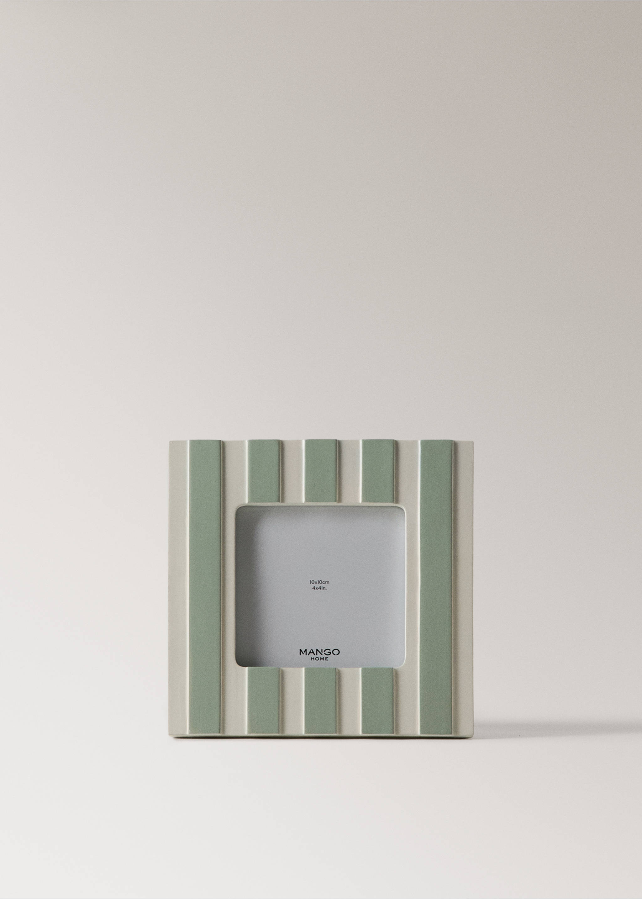 Bicolour striped resin photo frame - Article without model, Pastel Green. Ref: 27082902-00.