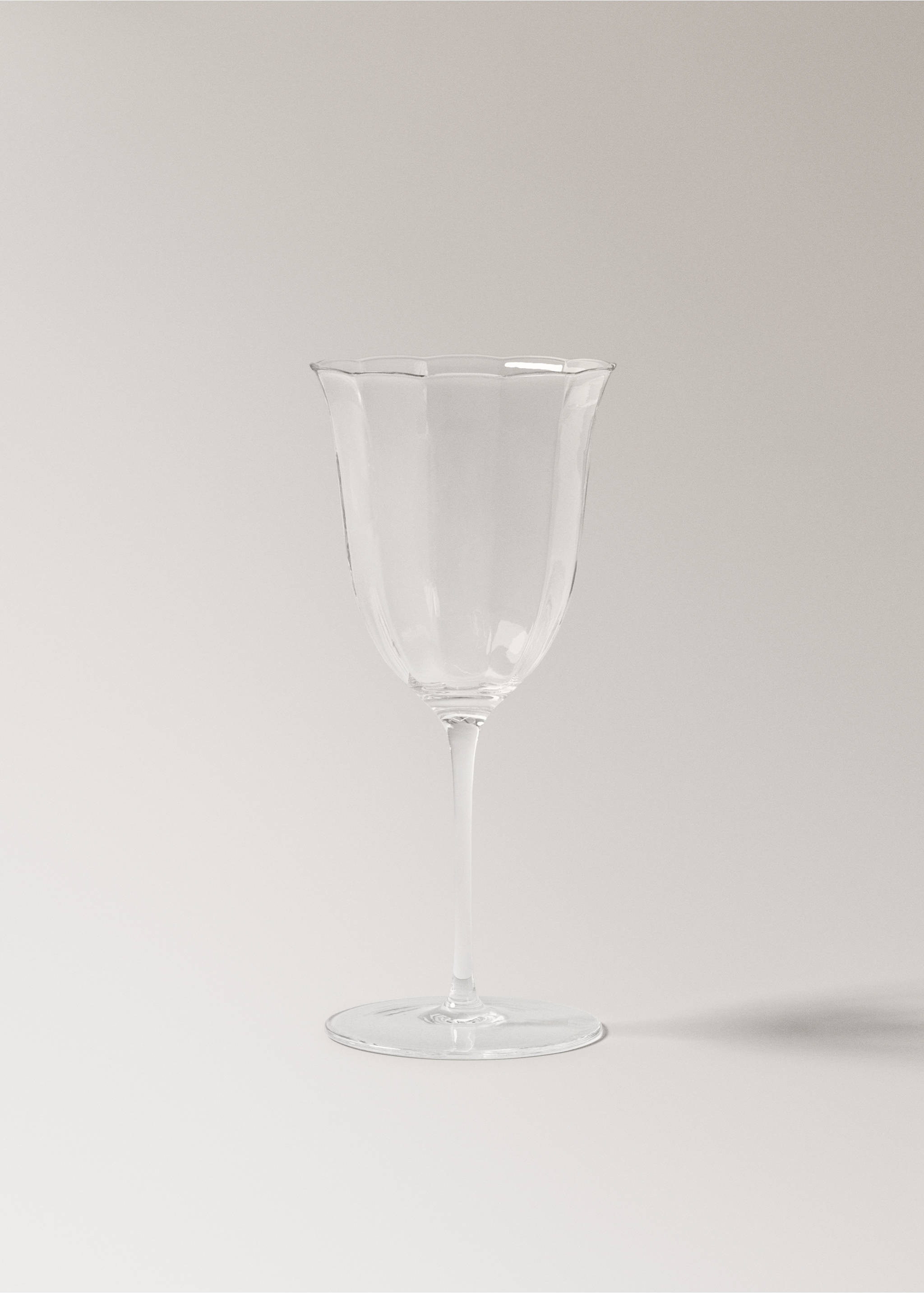 Pahar din borosilicat cu formă ondulată, mărime medie - Articol fără model, Gri deschis. Ref: 27082905-00.