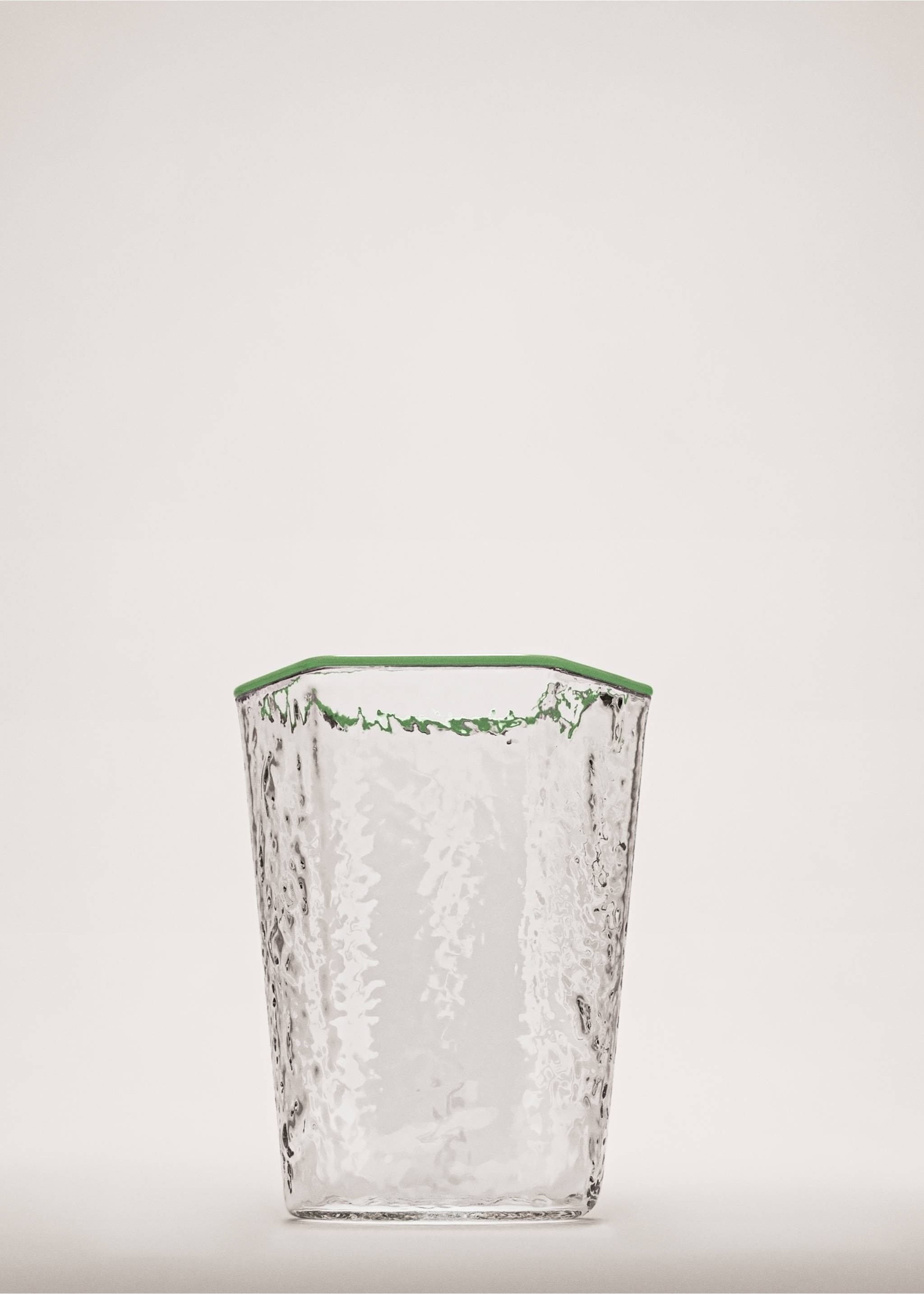 Hammered borosilicate glass with coloured edge - General plane, Green. Ref: 27082906-00.