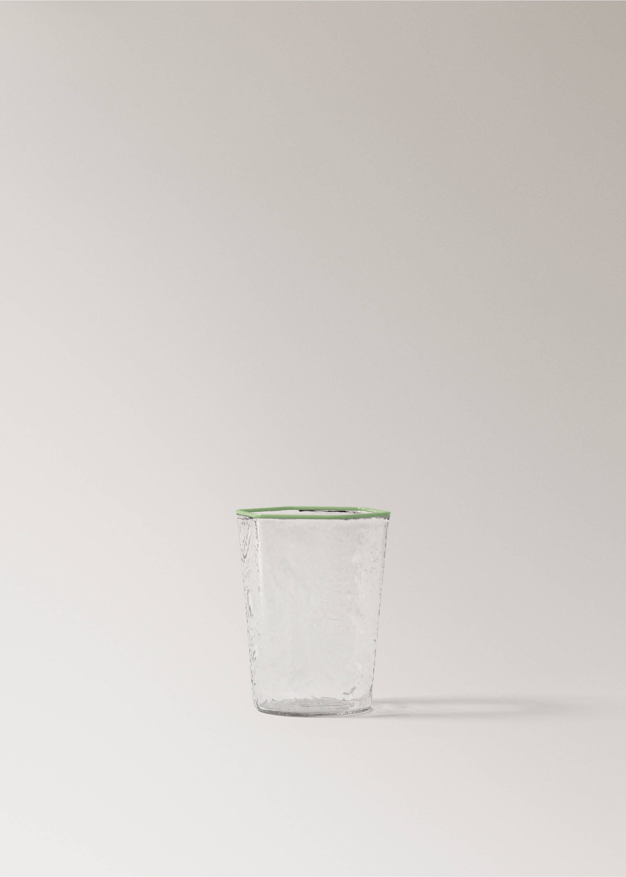 Hammered borosilicate glass with coloured edge - Article without model, Green. Ref: 27082906-00.
