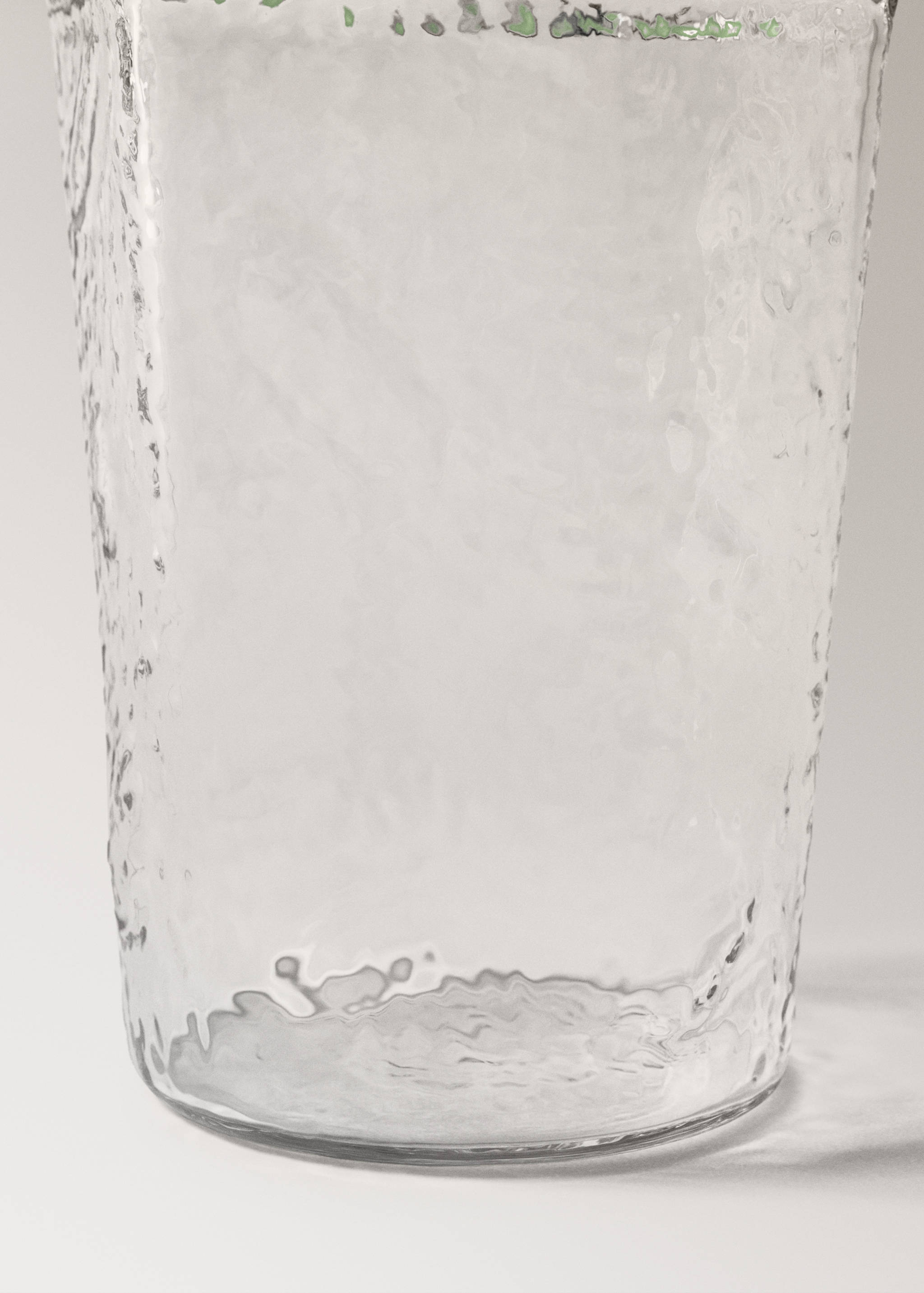 Hammered borosilicate glass with coloured edge - Details of the article 2