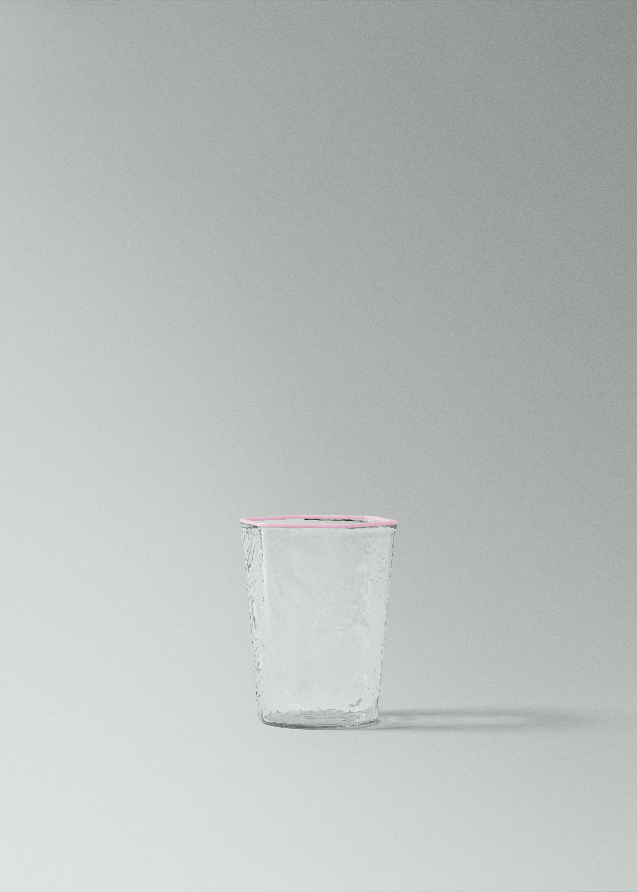 Hammered borosilicate glass with coloured edge - Medium plane, Pink. Ref: 27082906-00.