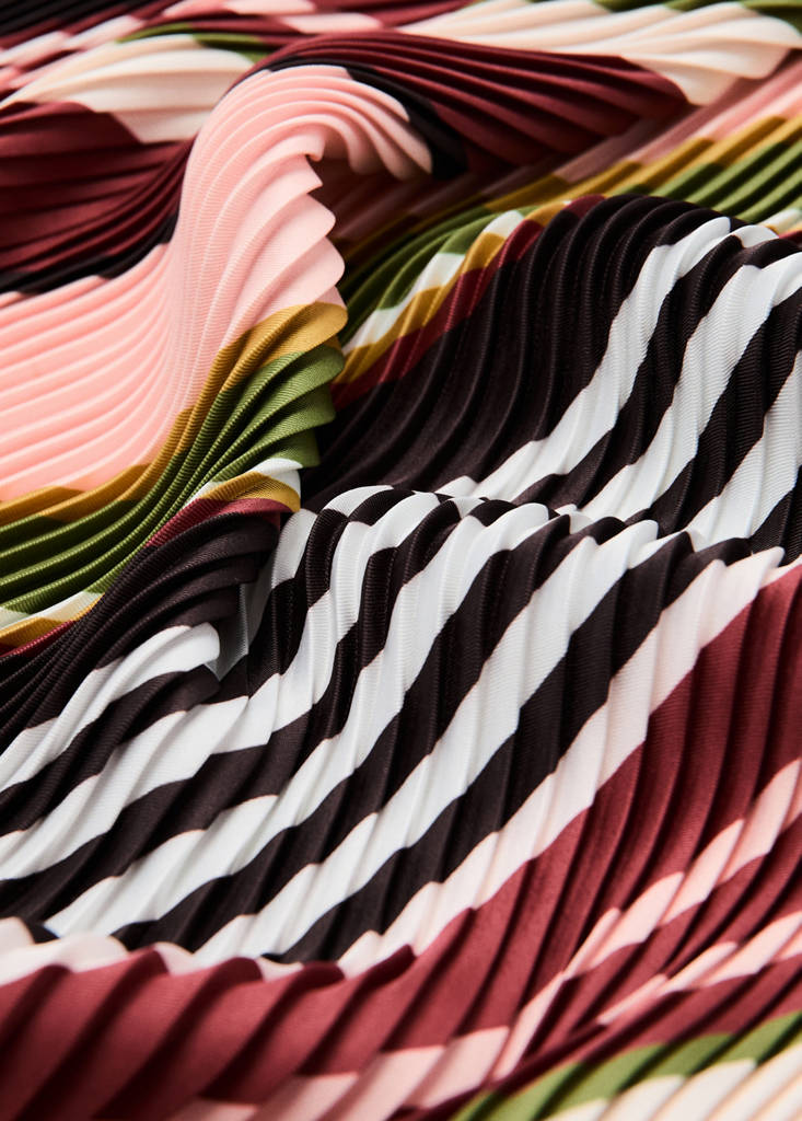 Printed pleated scarf — Maroon