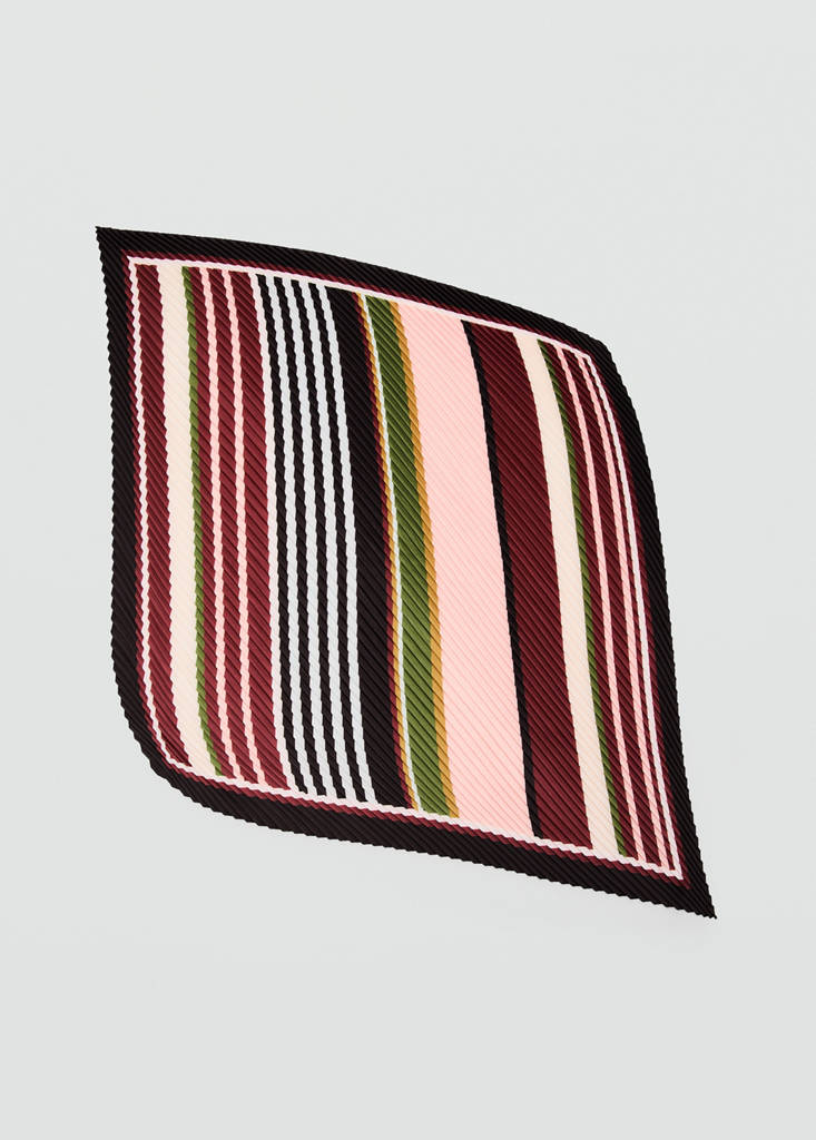 Printed pleated scarf — Maroon