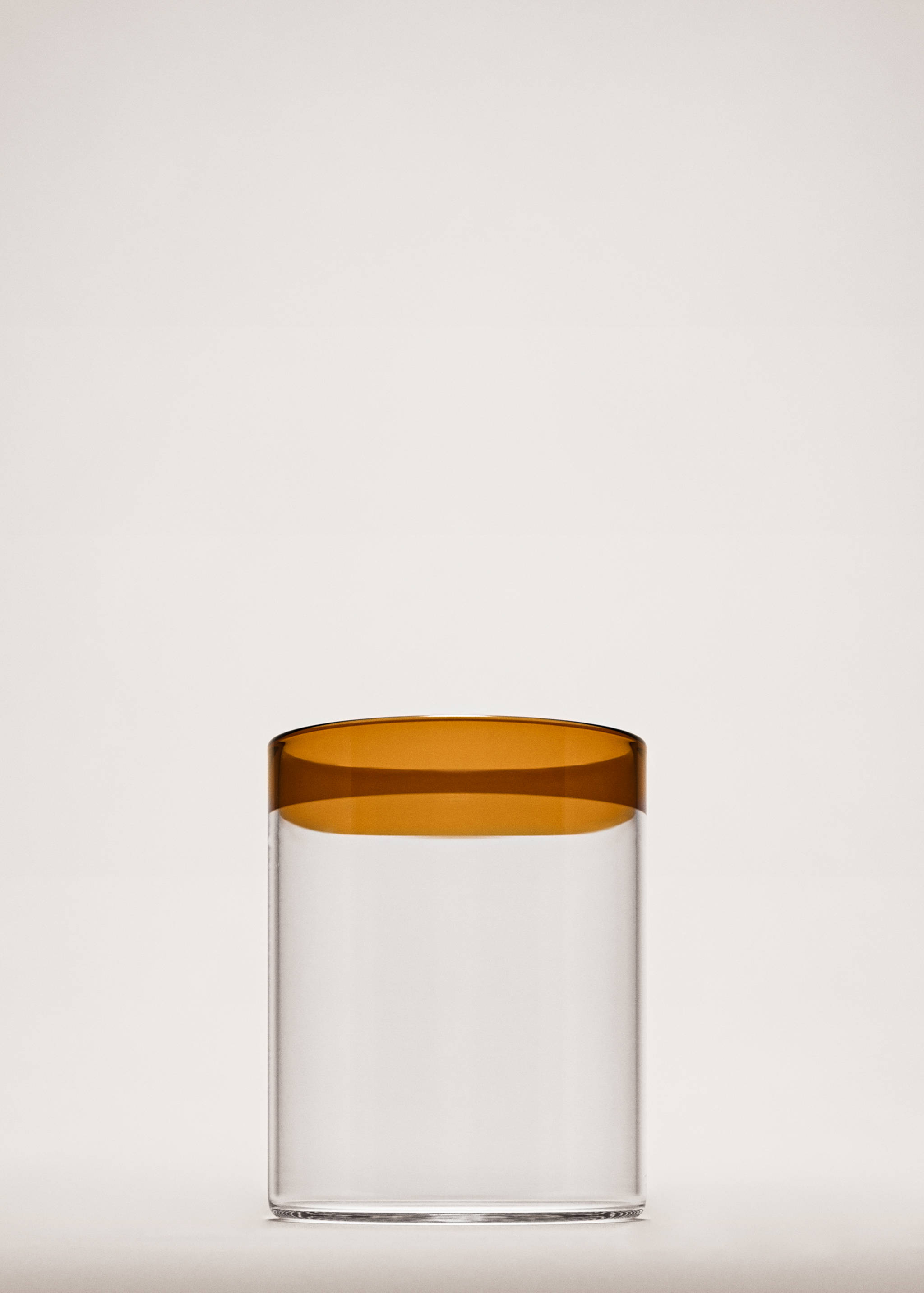 Copo de borossilicato com borda de color - Plano geral