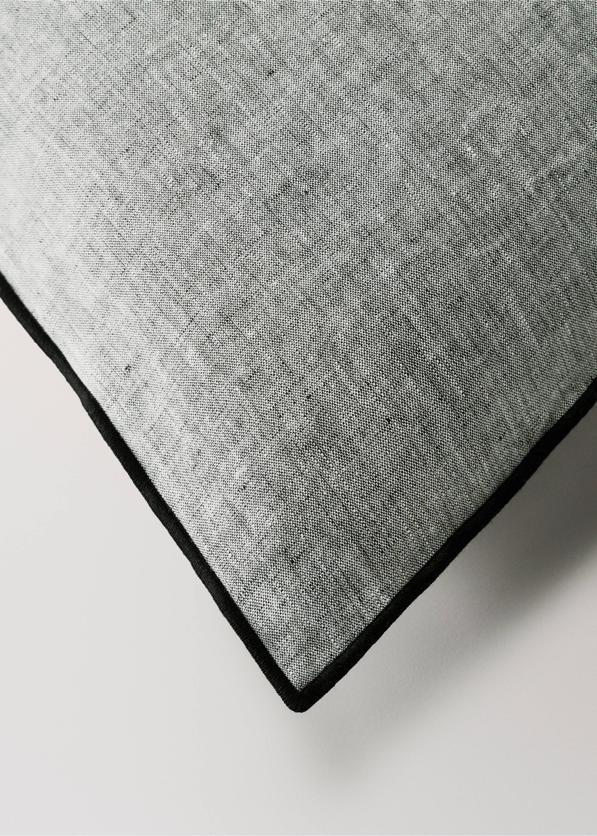 Decorative bed cushion cover 100% linen chambray 50x50cm - Details of the article 1, Dark Heather Grey. Ref: 27082921-00.