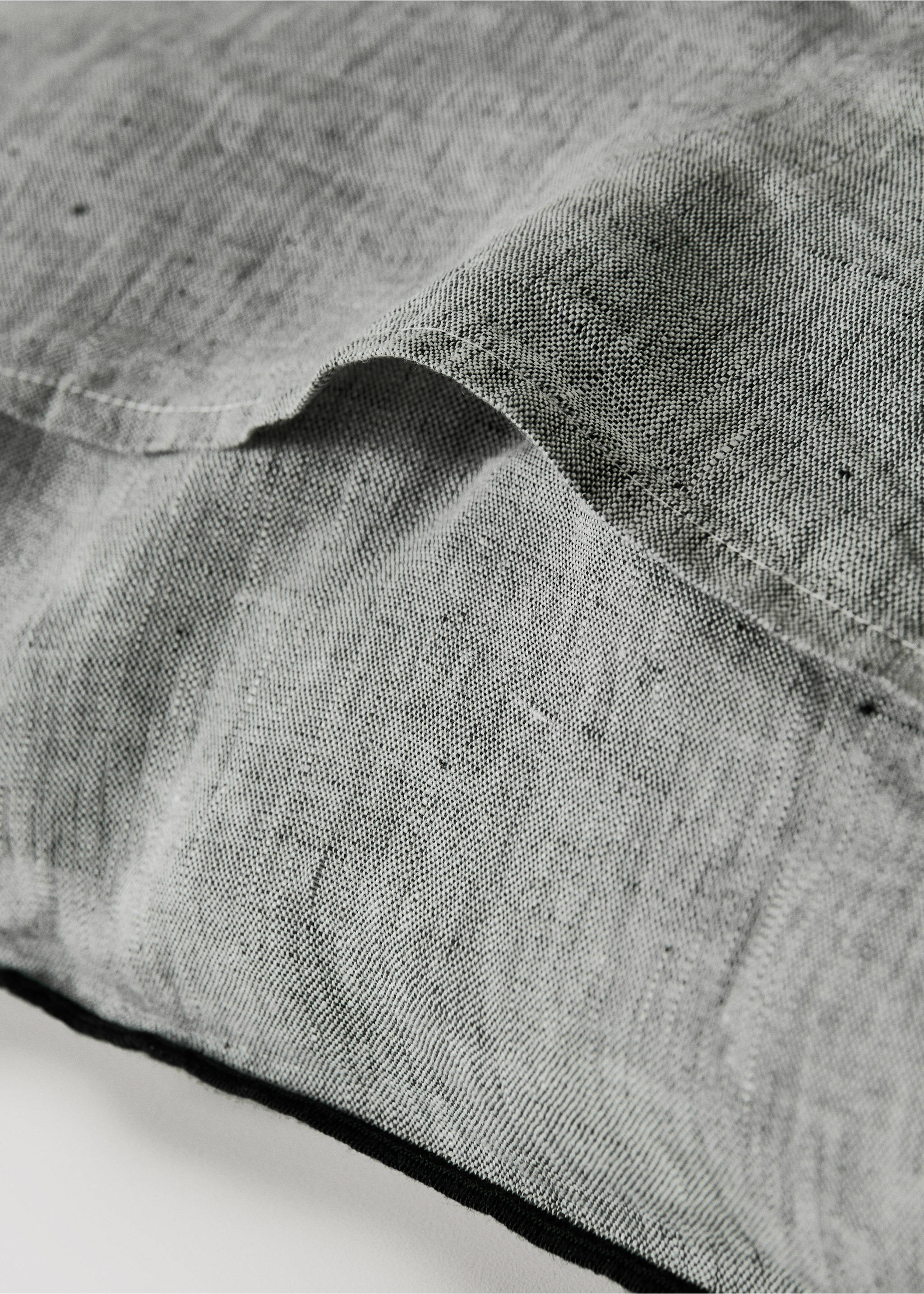 Decorative bed cushion cover 100% linen chambray 50x50cm - Details of the article 2, Dark Heather Grey. Ref: 27082921-00.