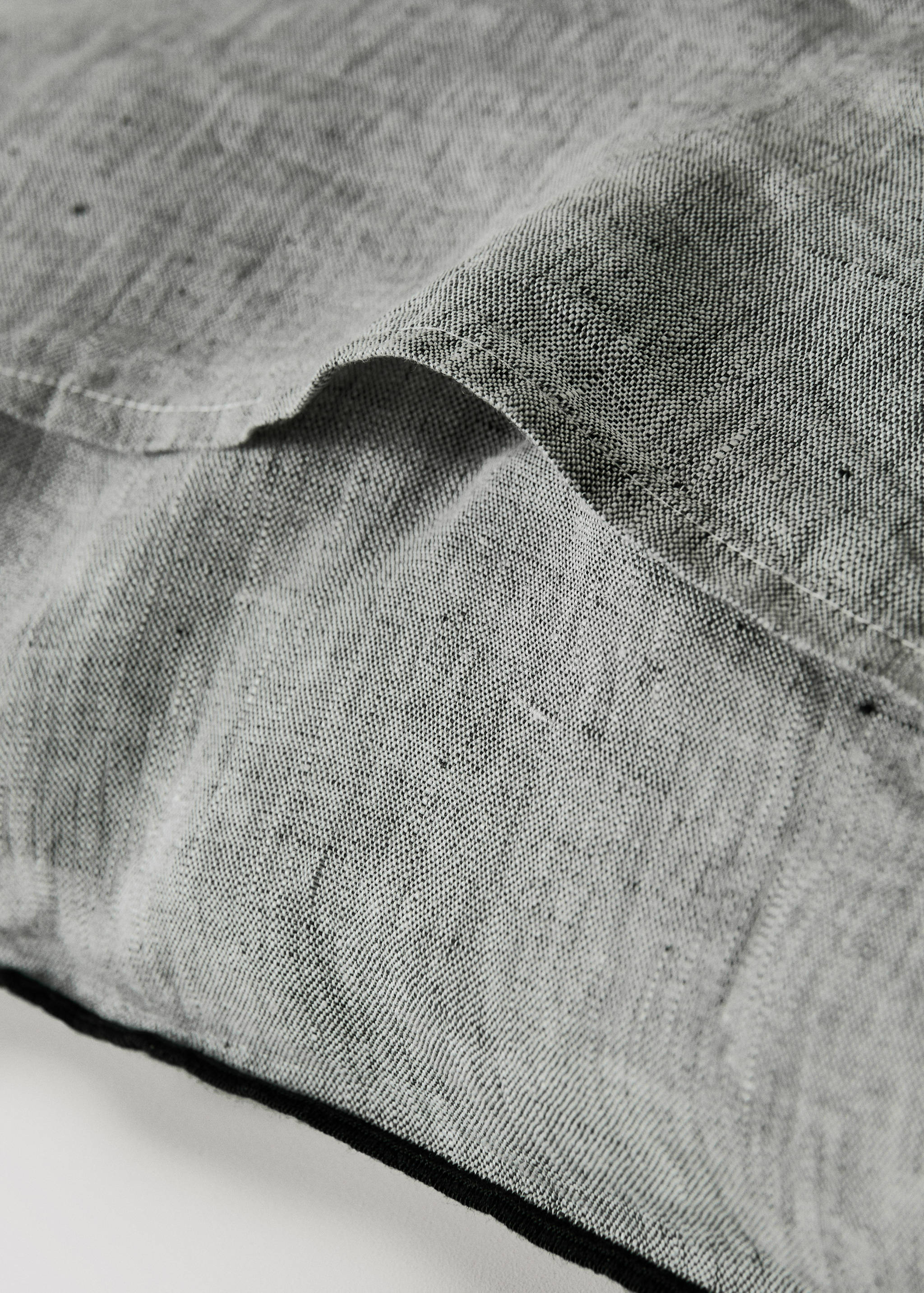 Decorative bed cushion cover 100% linen chambray 50x50cm - Details of the article 2