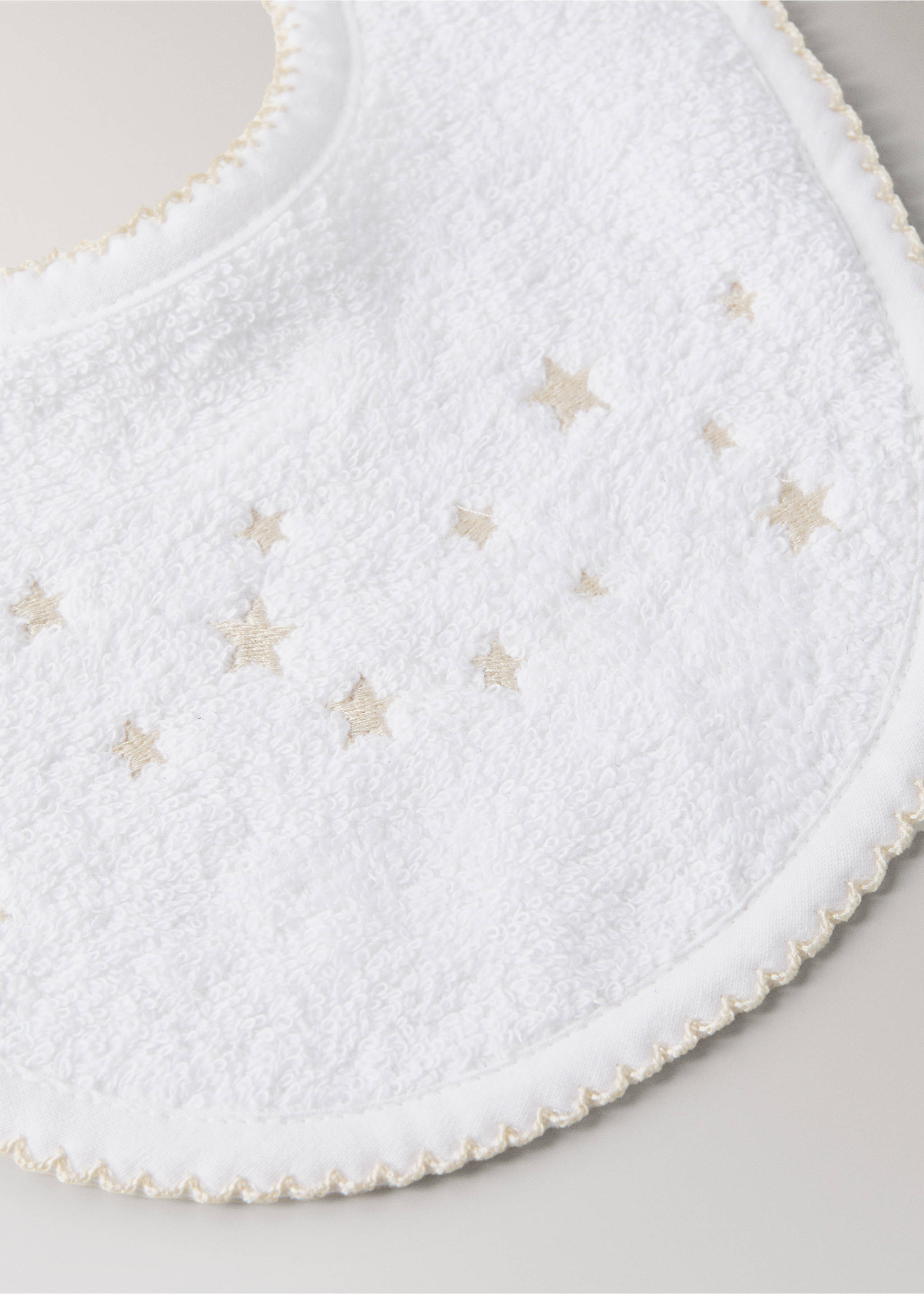 Embroidered cotton bib with stars - Details of the article 1, White. Ref: 27082925-00.