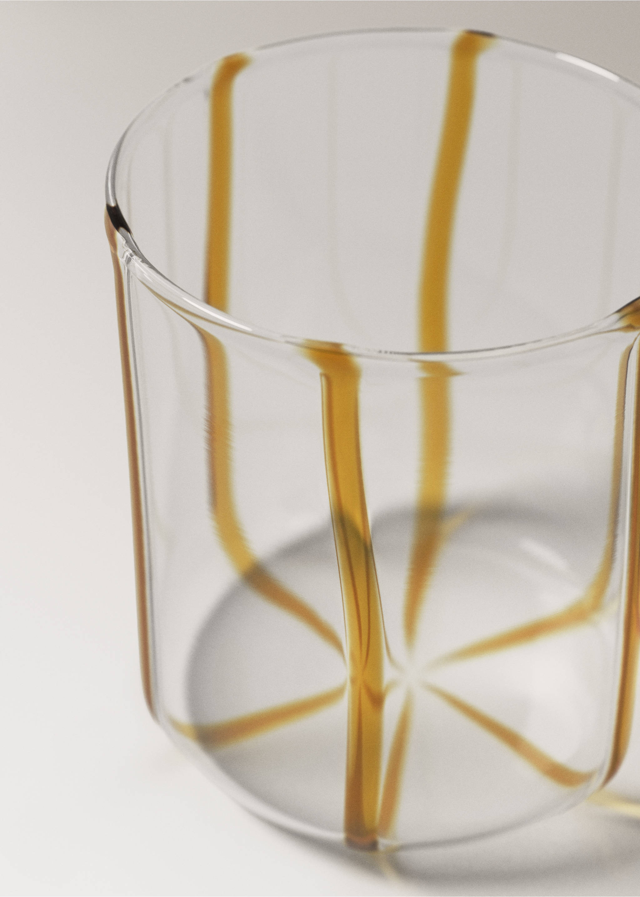 Borosilikatglasvase mit unregelmäßigen Streifen - Detail des Artikels 1, Gelb. Ref: 27082930-00.