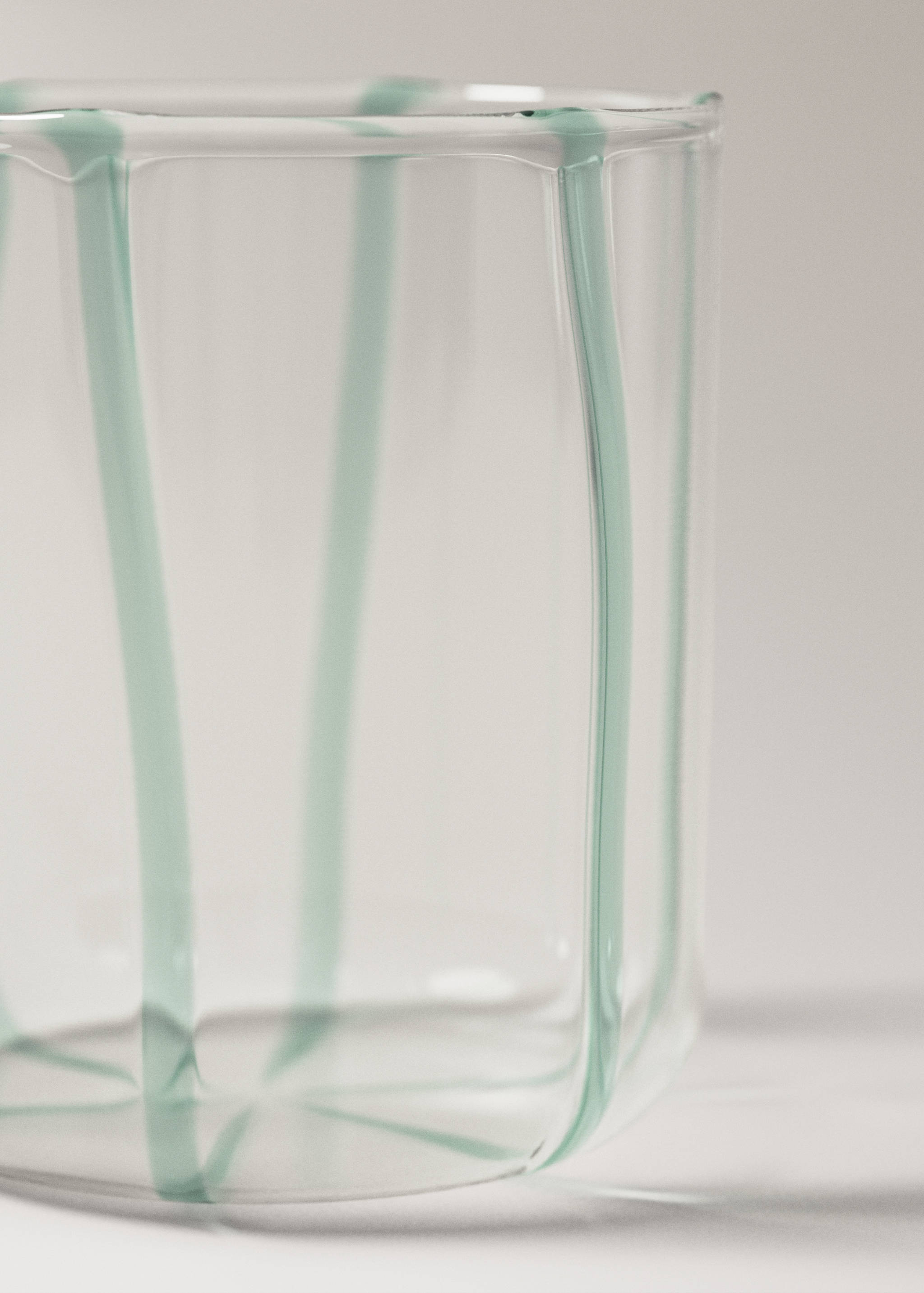Borosilicate glass vase with irregular stripes - Details of the article 2