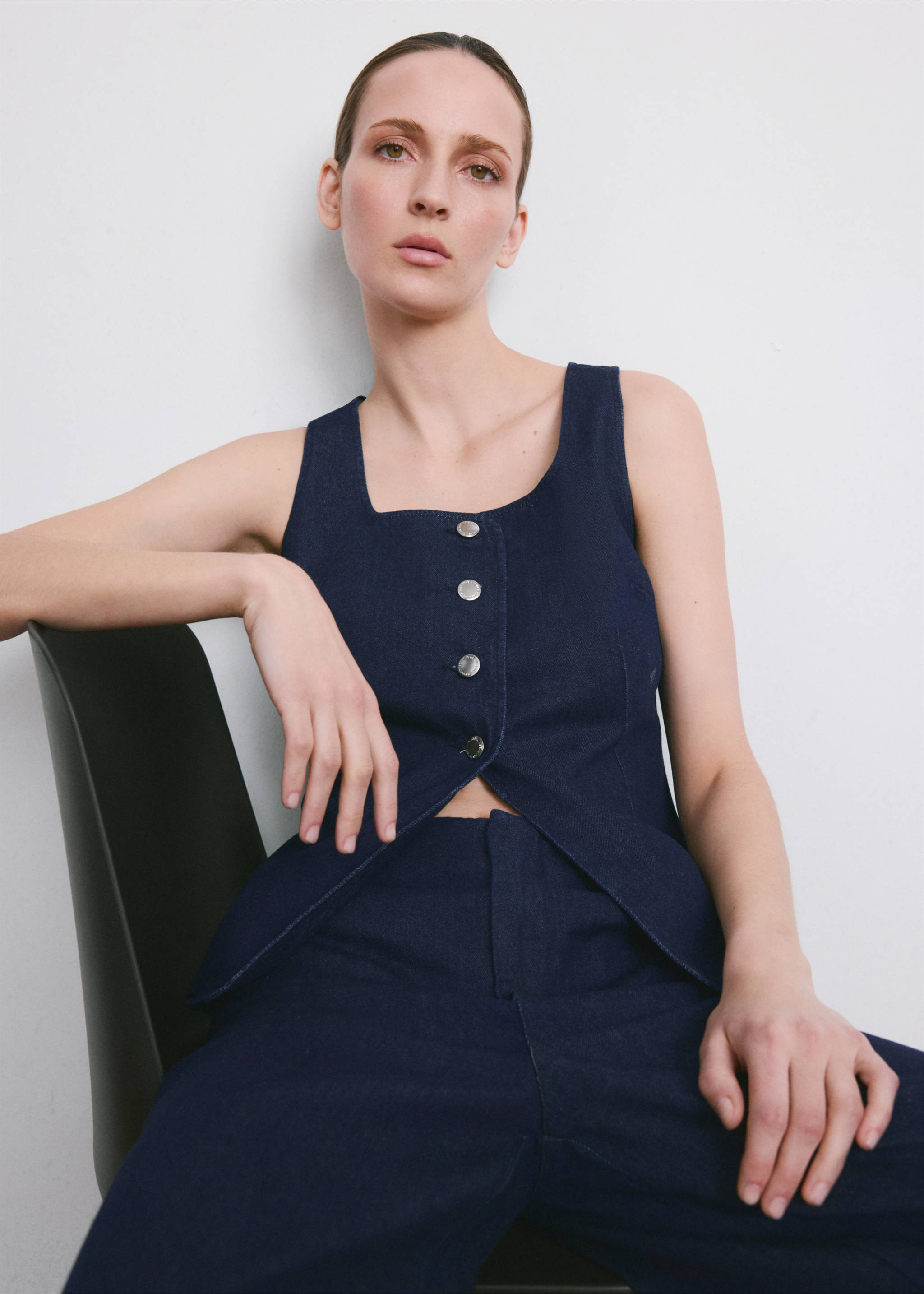 Buttoned denim top - Details of the article 2, Open Blue. Ref: 27083274-00.