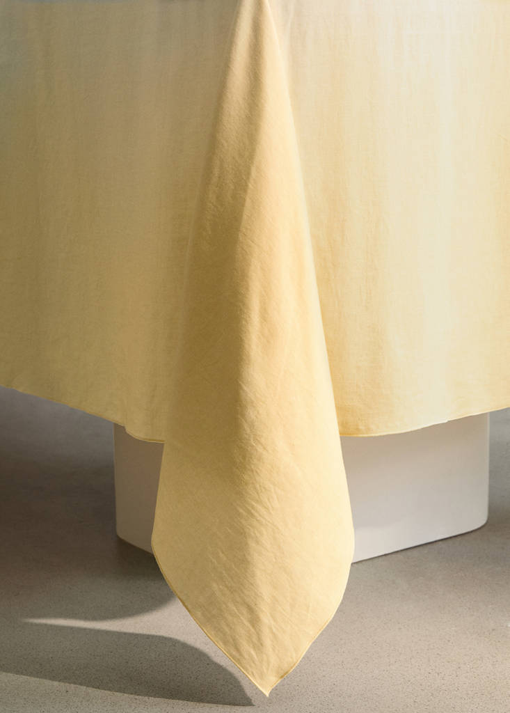 Ombre cotton linen tablecloth design for 2 to 4 people — Yellow