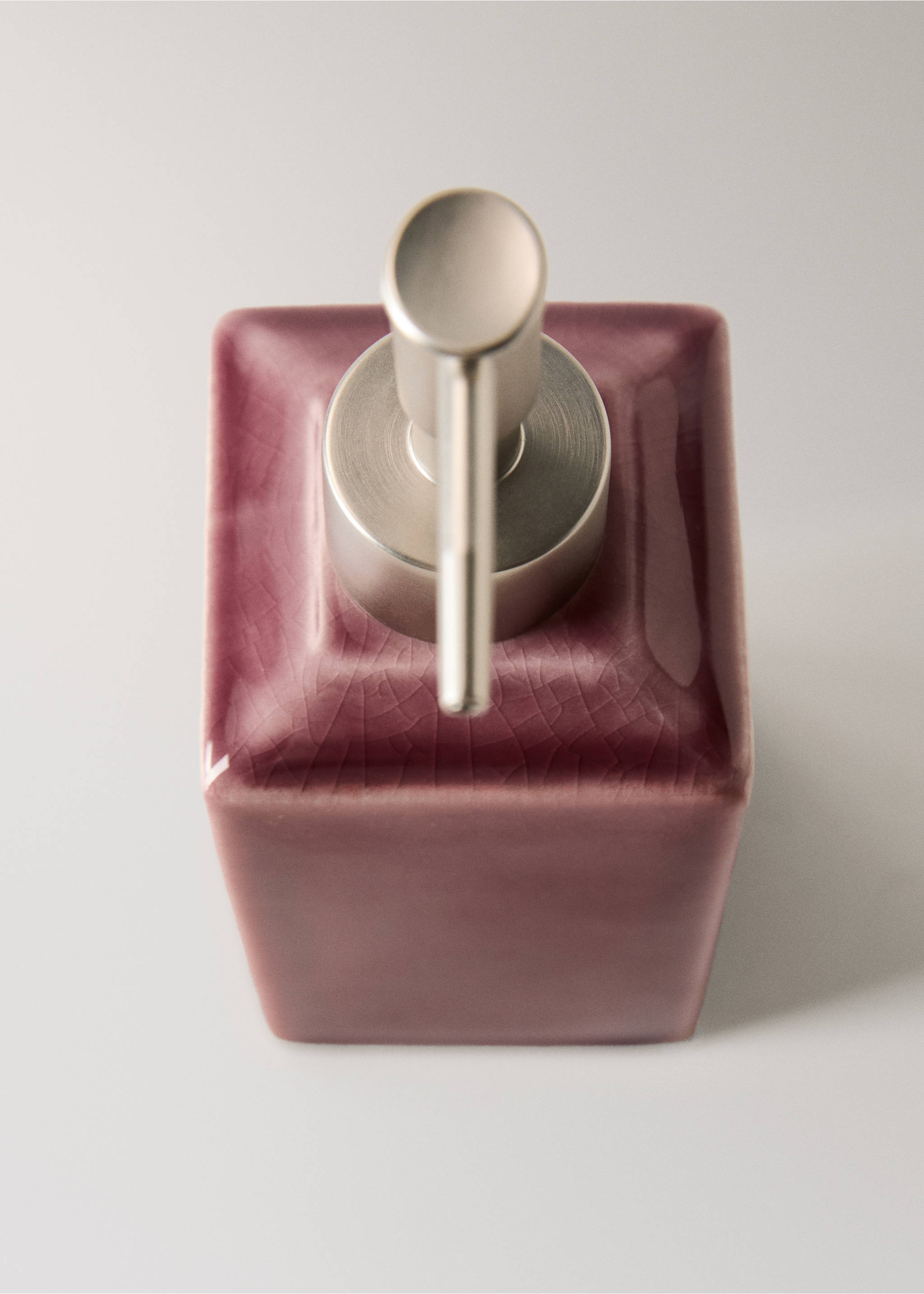 Crackled ceramic soap dispenser - Details of the article 2, Cherry. Ref: 27083283-00.