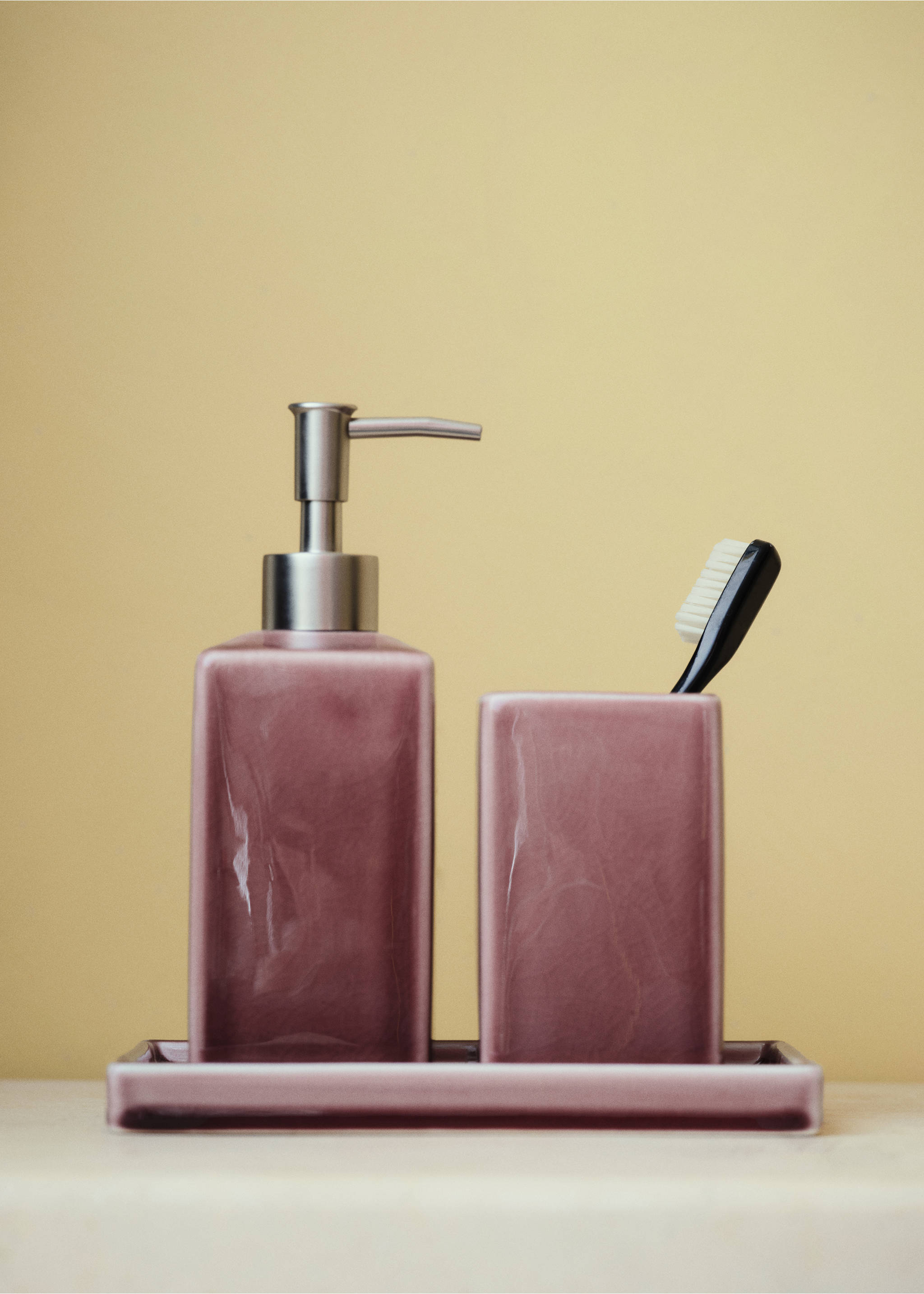 Crackled ceramic soap dispenser - Details of the article 6, Cherry. Ref: 27083283-00.
