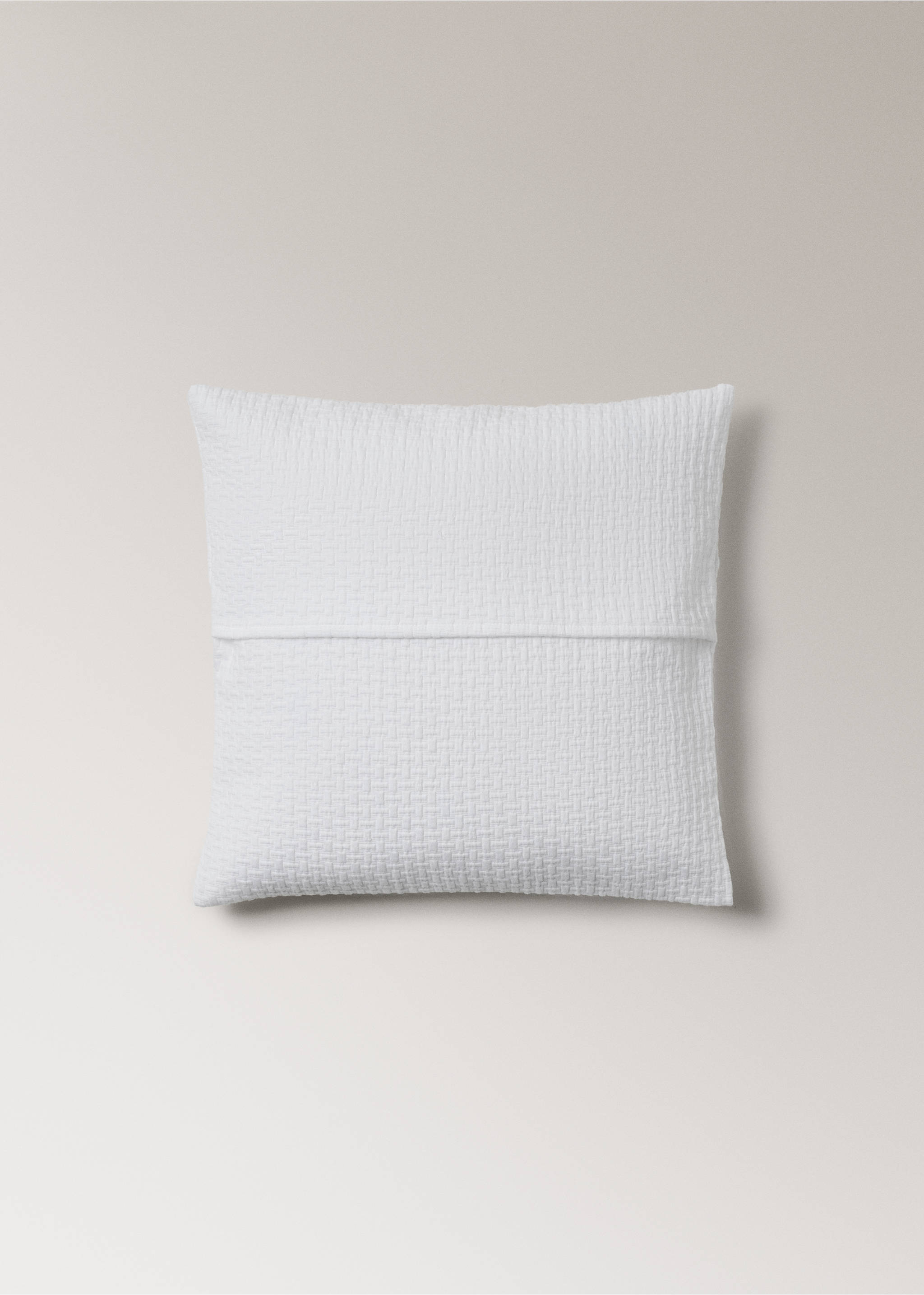 Garment-dyed cotton cushion cover 50x50 cm - Details of the article 3, White. Ref: 27083289-00.