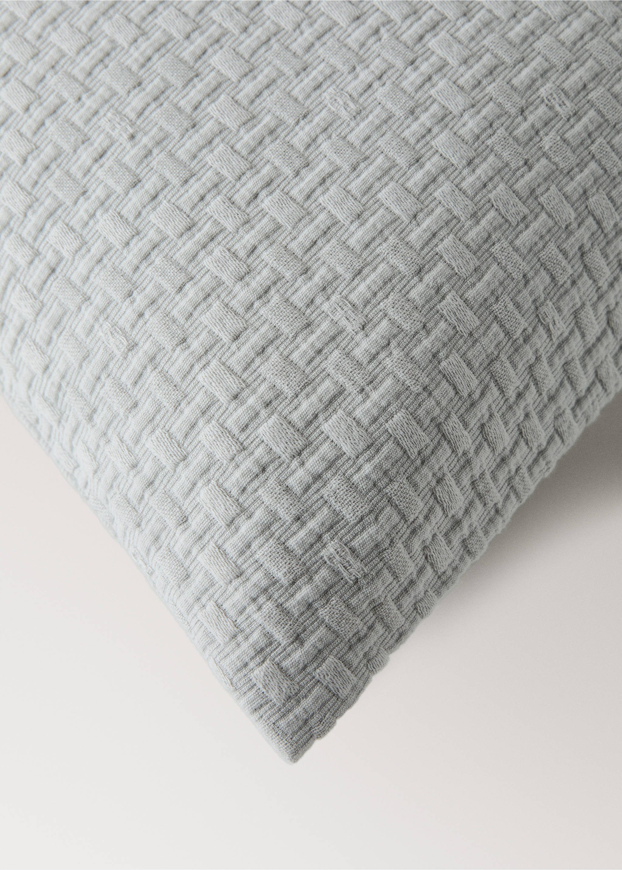 Garment-dyed cotton cushion cover 50x50 cm - Details of the article 2, Grey. Ref: 27083289-00.