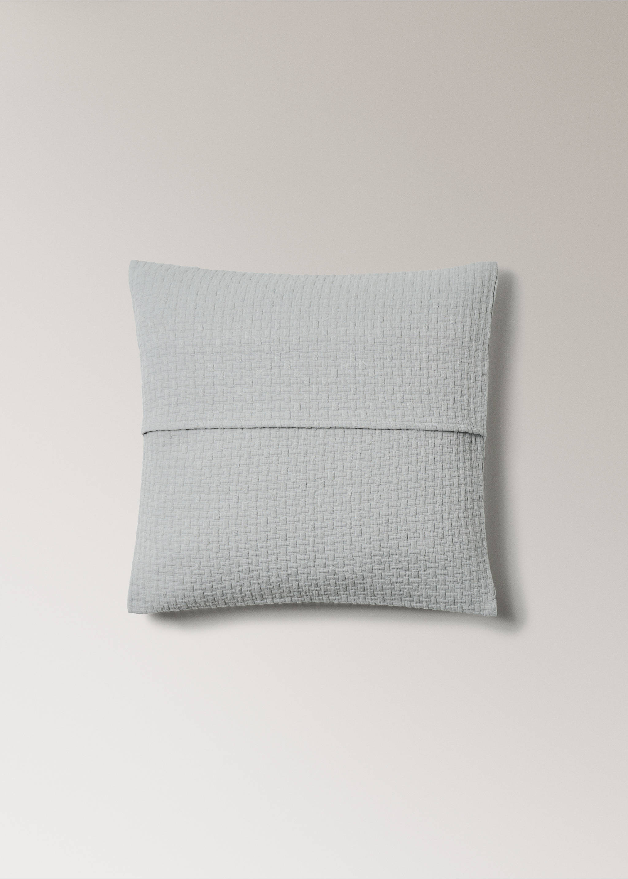 Garment-dyed cotton cushion cover 50x50 cm - Details of the article 3, Grey. Ref: 27083289-00.