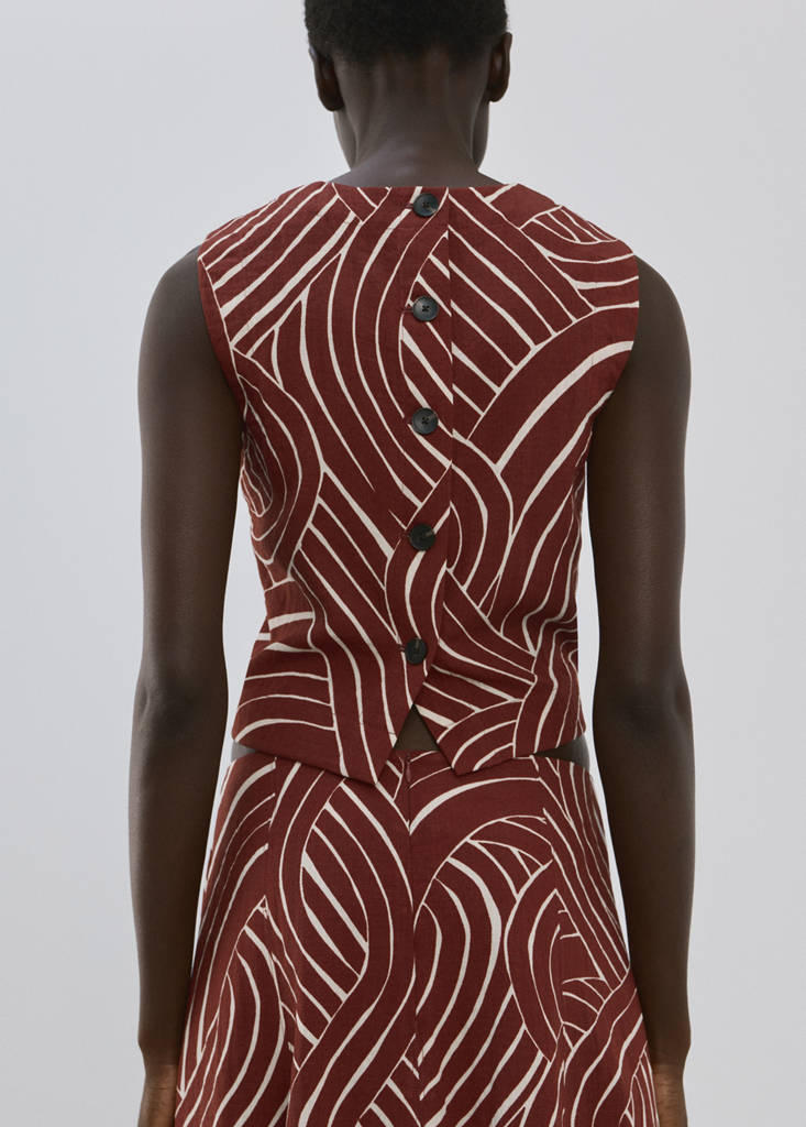 Geometric print top — Maroon