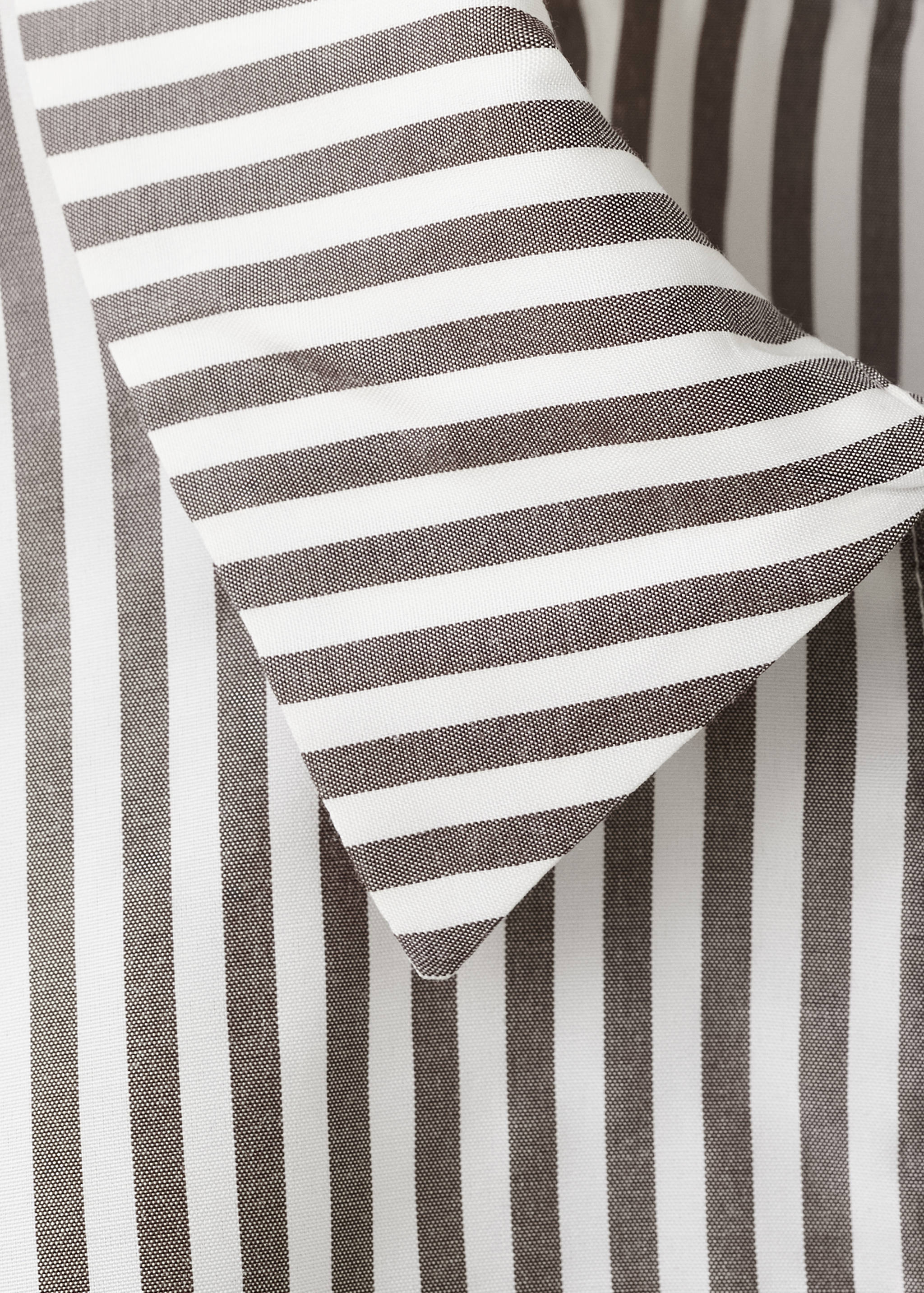 Camisa cropped às riscas - Pormenor do artigo 8