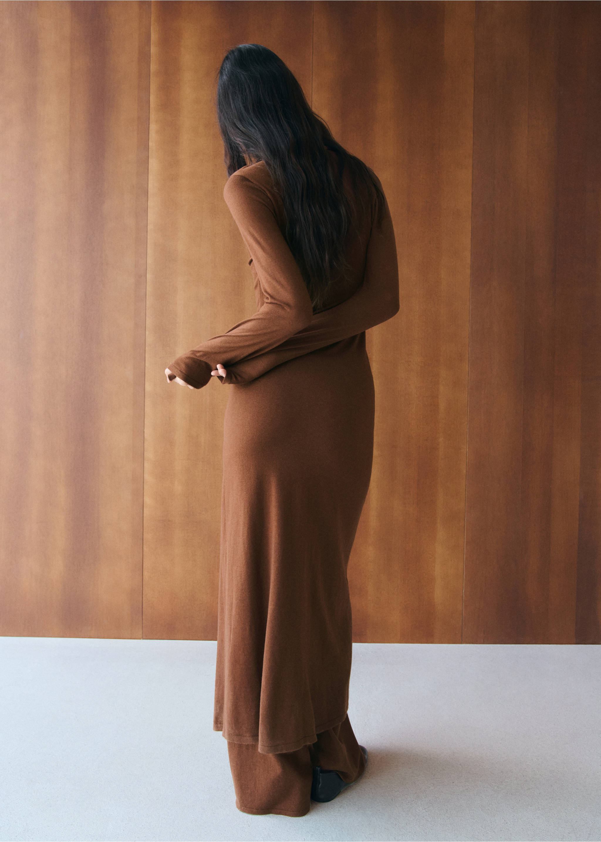 Knitted dress with bell sleeves - Reverse of the article, Caramel. Ref: 27083298-00.